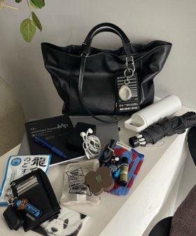 【イア パピヨネ/ear PAPILLONNER】の【ouchi企画】2ハンドルトートバッグ 人気、トレンドファッション・服の通販 founy(ファニー) ファッション Fashion レディースファッション Fashion for Women バッグ Bags シンプル Simple, Minimal ベーシック Basic, Essential ポケット Pocket, Pocket Detail マグネット Magnet, Magnetic Closure おすすめ Recommended / Our Picks ビジネス 仕事 通勤 Business / Work / Commuting |ID:prp329100004862276