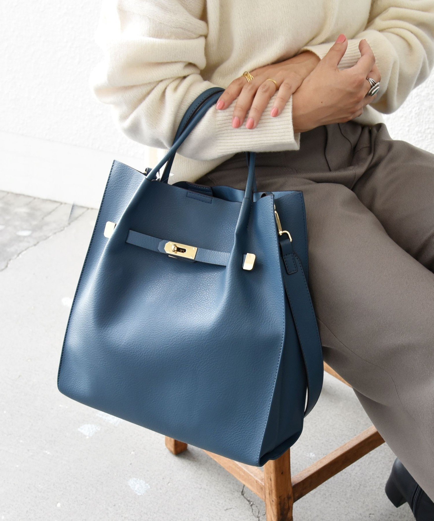 【シップス フォー ウィメン/SHIPS】のSHIPS any A4 メタル フィッティング トート バッグ インテリア・キッズ・メンズ・レディースファッション・服の通販 founy(ファニー) ファッション Fashion レディースファッション Fashion for Women バッグ Bags 2026年 2026 おすすめ Recommended / Our Picks ショルダー Shoulder, Shoulder Strap トレンド Trend, Trending Now フロント Front, Front Design メタル Metal, Metal Parts エレガント 上品 Elegant 今季 This Season, Current Season ビジネス 仕事 通勤 Business / Work / Commuting ブルー|ID: prp329100004862280 ipo3291000000036088440