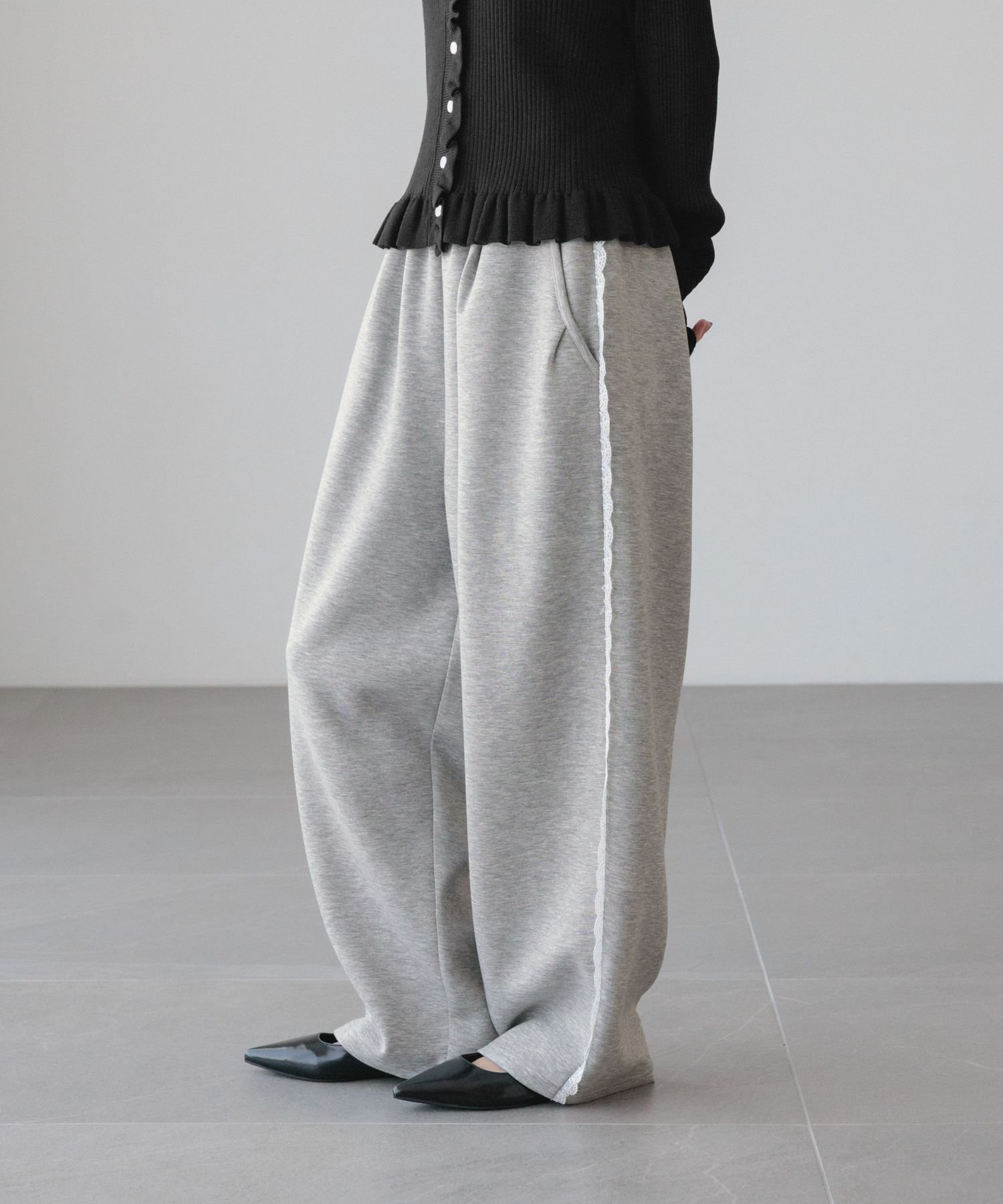 【ローリーズファーム/LOWRYS FARM】のカットイージーコクーンパンツ インテリア・キッズ・メンズ・レディースファッション・服の通販 founy(ファニー) ファッション Fashion レディースファッション Fashion for Women パンツ Pants & Trousers おすすめ Recommended / Our Picks ショート Short, Short Length ダブル Double, Double-Breasted トレンド Trend, Trending Now フェイス Face, Facial Design ポケット Pocket, Pocket Detail リラックス Relax, Relaxed Fit 内紐ありグレーレース|ID: prp329100004862300 ipo3291000000036089283