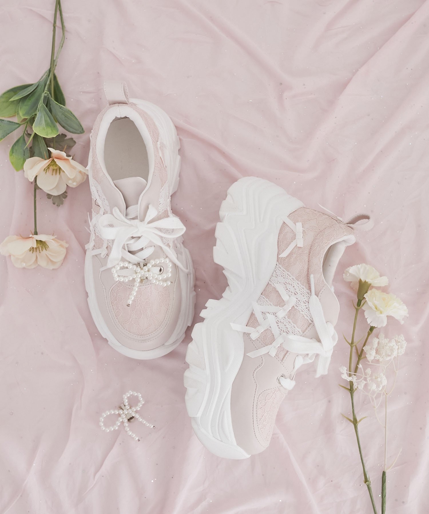 【マジェスティック レゴン/MAJESTIC LEGON】の2WAYデコリボンスニーカー 人気、トレンドファッション・服の通販 founy(ファニー) ファッション Fashion レディースファッション Fashion for Women 厚底 Platform Shoes クッション Cushion, Throw Pillow シューズ Shoes, Footwear スニーカー Sneakers, Trainers スペシャル Special, Limited Edition ダウン Down, Puffer トレンド Trend, Trending Now バレエ Ballet, Ballet Style パール Pearl, Pearl Accent フェミニン Feminine, Girly リボン Ribbon, Bow レース Lace, Lace Fabric ロング Long, Long-Length 再入荷 Restock / Back in Stock other-1|ID: prp329100004862407 ipo3291000000036091819