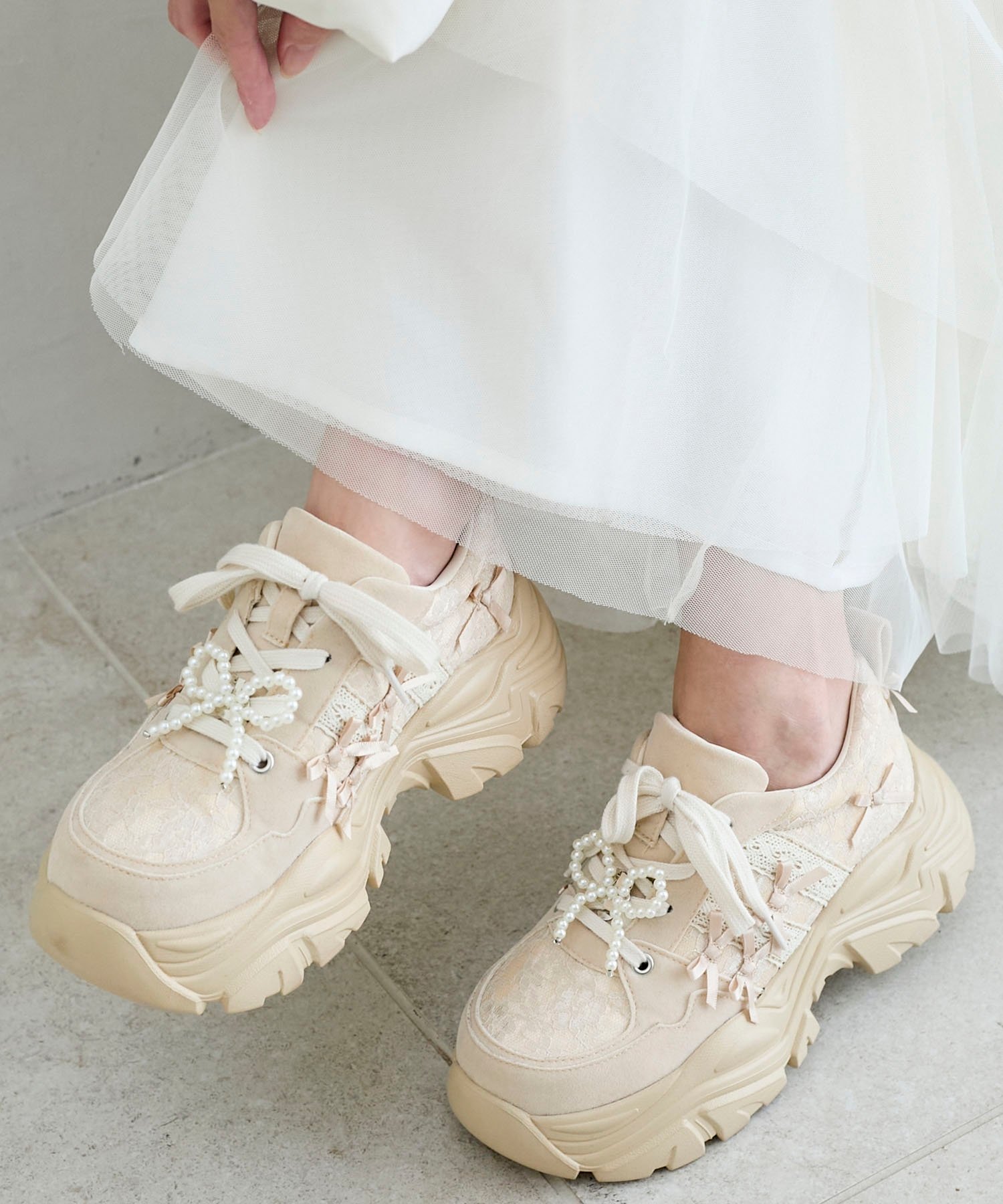 【マジェスティック レゴン/MAJESTIC LEGON】の2WAYデコリボンスニーカー インテリア・キッズ・メンズ・レディースファッション・服の通販 founy(ファニー) ファッション Fashion レディースファッション Fashion for Women 厚底 Platform Shoes クッション Cushion, Throw Pillow シューズ Shoes, Footwear スニーカー Sneakers, Trainers スペシャル Special, Limited Edition ダウン Down, Puffer トレンド Trend, Trending Now バレエ Ballet, Ballet Style パール Pearl, Pearl Accent フェミニン Feminine, Girly リボン Ribbon, Bow レース Lace, Lace Fabric ロング Long, Long-Length 再入荷 Restock / Back in Stock ベージュ|ID: prp329100004862407 ipo3291000000036091829