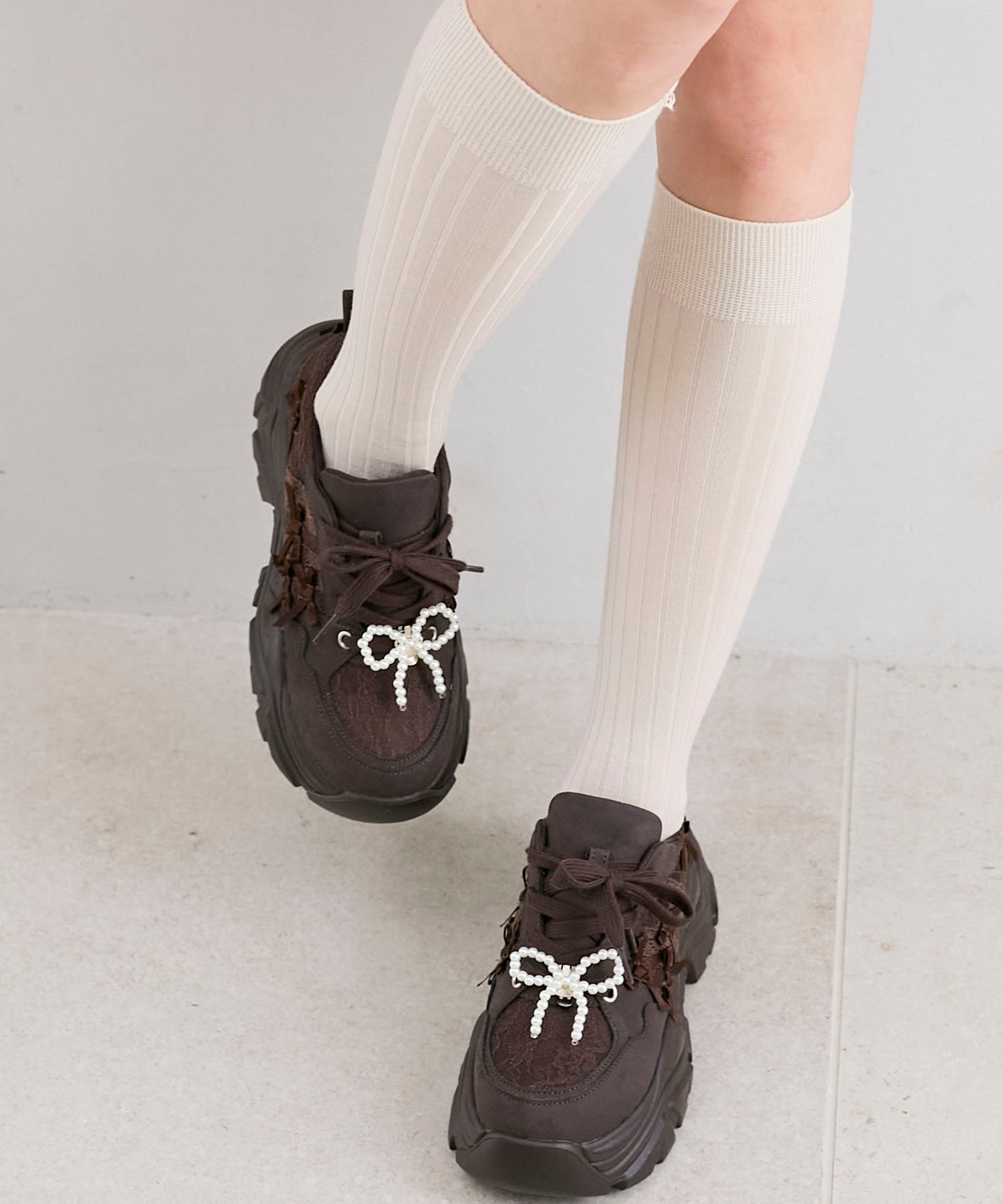 【マジェスティック レゴン/MAJESTIC LEGON】の2WAYデコリボンスニーカー インテリア・キッズ・メンズ・レディースファッション・服の通販 founy(ファニー) ファッション Fashion レディースファッション Fashion for Women 厚底 Platform Shoes クッション Cushion, Throw Pillow シューズ Shoes, Footwear スニーカー Sneakers, Trainers スペシャル Special, Limited Edition ダウン Down, Puffer トレンド Trend, Trending Now バレエ Ballet, Ballet Style パール Pearl, Pearl Accent フェミニン Feminine, Girly リボン Ribbon, Bow レース Lace, Lace Fabric ロング Long, Long-Length 再入荷 Restock / Back in Stock ブラウン|ID: prp329100004862407 ipo3291000000036091831