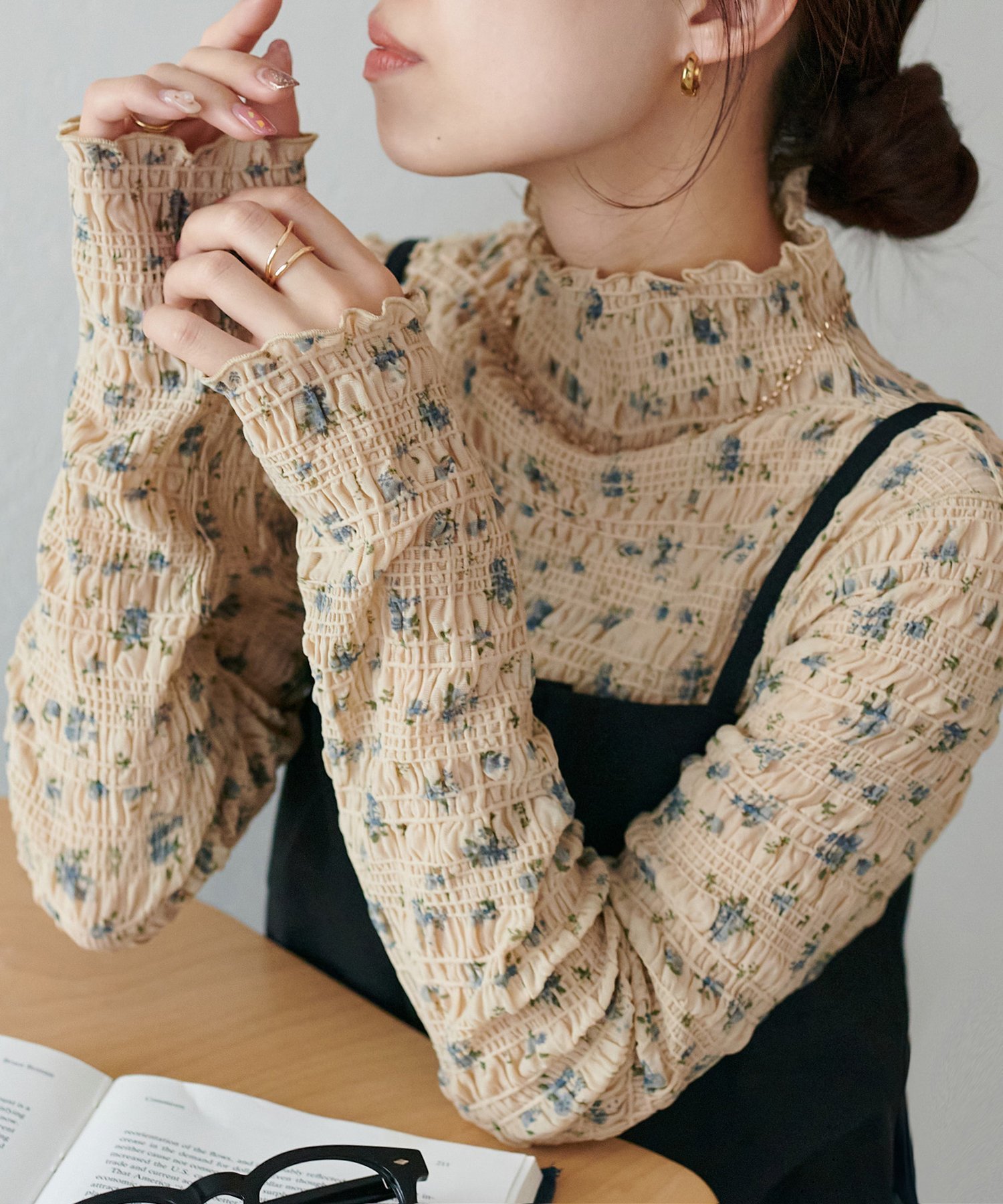 【ディスコート/Discoat】の【WEB限定】小花柄ボトルネックプルオーバー インテリア・キッズ・メンズ・レディースファッション・服の通販 founy(ファニー) ファッション Fashion レディースファッション Fashion for Women トップス・カットソー Cut & Sew Tops カジュアルプルオーバー・ニットトップス Pullovers & Knit Tops / Casual Pullovers 花柄・フラワープリント・モチーフ Floral Prints & Motifs / Flower Pattern Tops おすすめ Recommended / Our Picks インナー Innerwear キャミソール Camisole, Spaghetti Strap Top シアー Sheer, See-Through ジャケット Jacket, Outerwear スウェット / スエット Sweatshirt, Sweatwear フィット Fit, Slim Fit フリル Frill, Ruffle ボトルネック Bottle Neck, Mock Neck ロング Long, Long-Length エレガント 上品 Elegant 夏 Summer 春 Spring S/S・春夏 SS, Spring/Summer, Warm Season A/W・秋冬 Autumn/Winter ベージュ|ID: prp329100004862818 ipo3291000000036119170