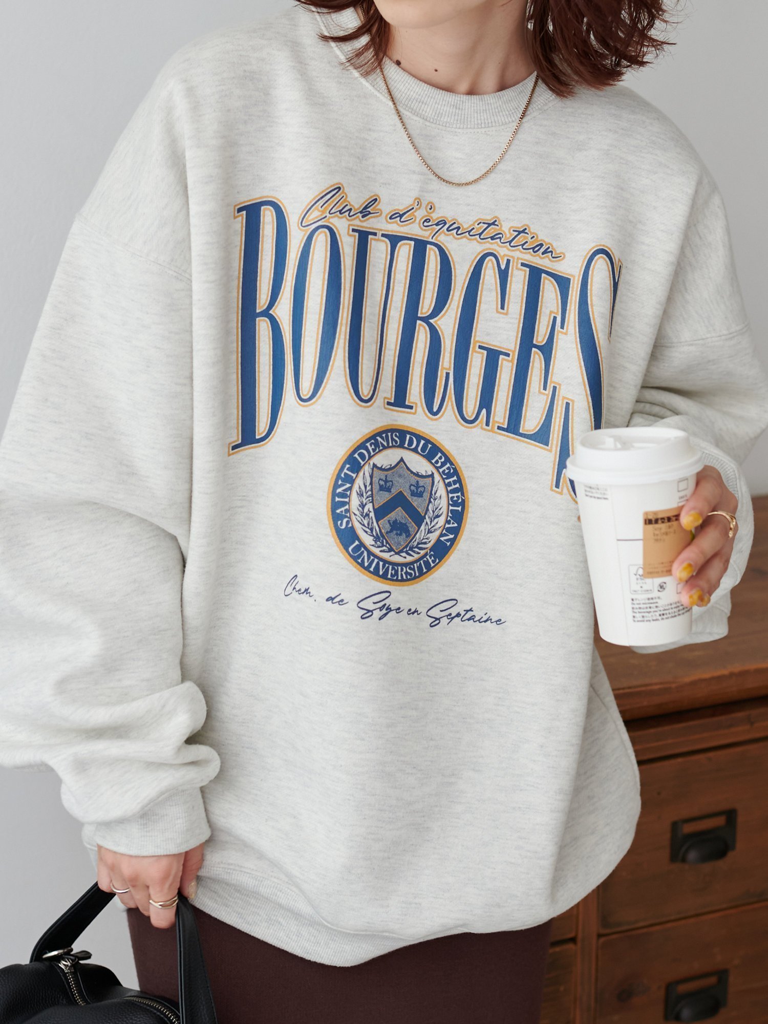 【ディスコート/Discoat】の【大ヒットアイテム】《WEB限定》カレッジロゴスウェット 人気、トレンドファッション・服の通販 founy(ファニー) 　ファッション　Fashion　レディースファッション　Fashion for Women　トップス・カットソー　Cut & Sew Tops　レディースパーカー・カジュアルフーディー　Casual Hoodies & Sweatshirts　スウェット・クルーネックトップス　Sweatshirts & Crewnecks / Relaxed Fit Sweat Tops　おすすめ　Recommended / Our Picks　スウェット / スエット　Sweatshirt, Sweatwear　スリーブ　Sleeve, Long Sleeve / Short Sleeve　ダウン　Down, Puffer　ビッグ　Big, Oversized　プリント　Print, Printed Pattern　ヴィンテージ　Vintage Style　人気　Popular, Best Seller　定番　Standard, Basic Item　春　Spring　秋　Autumn　 other-1|ID: prp329100004862821 ipo3291000000036119263