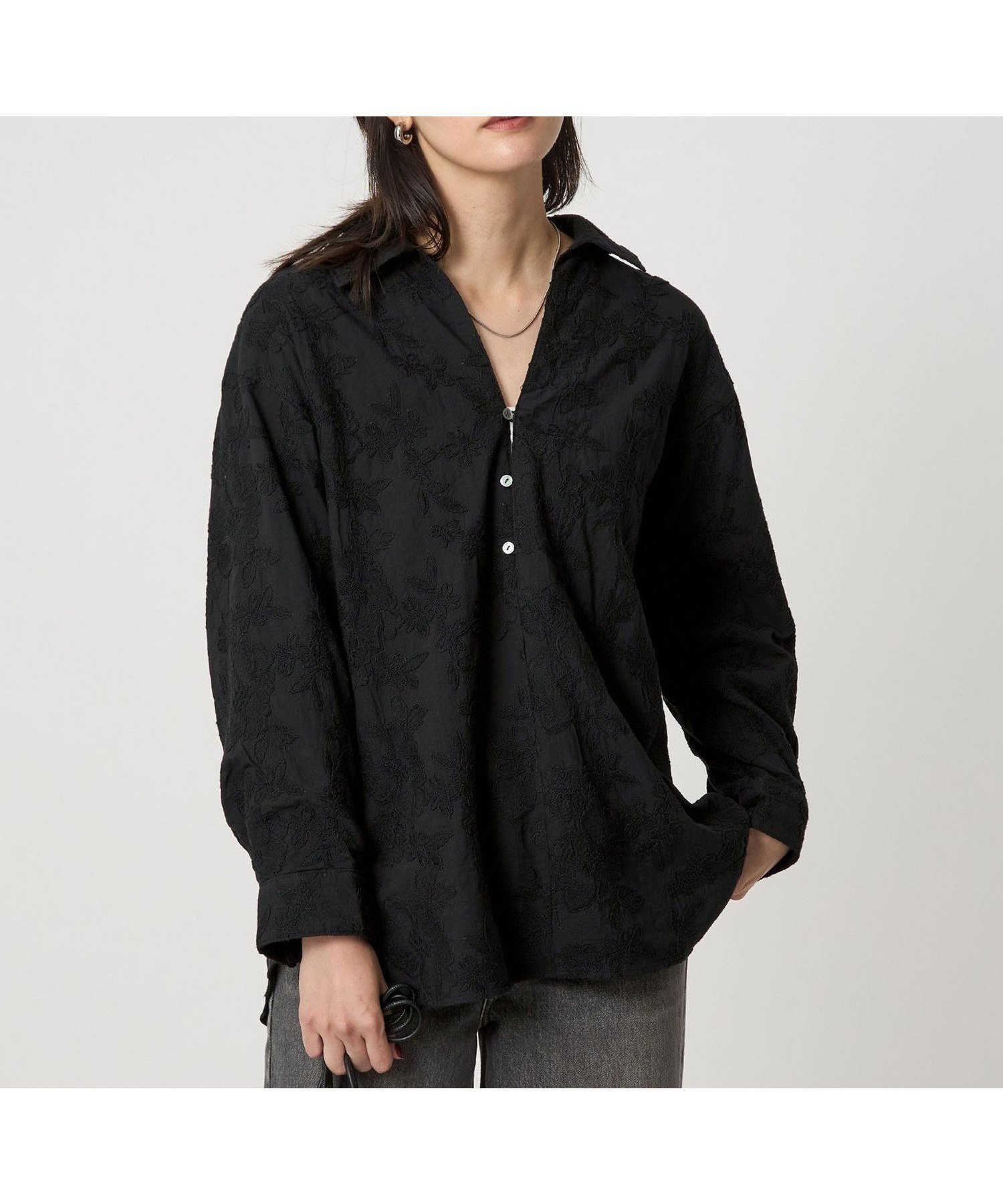 【ユナイテッドアローズ/UNITED ARROWS】のジャガード スキッパー ブラウス インテリア・キッズ・メンズ・レディースファッション・服の通販 founy(ファニー) ファッション Fashion レディースファッション Fashion for Women トップス・カットソー Cut & Sew Tops シャツ・ブラウス・オフィスカジュアル Elegant Blouses & Button-Ups 春 Spring 秋 Autumn スキッパー Skipper, Open Collar ストレート Straight, Straight Cut モチーフ Motif, Design Theme リラックス Relax, Relaxed Fit ワイド Wide, Wide Fit アウトレット Outlet / Clearance おすすめ Recommended / Our Picks BLACK|ID: prp329100004862852 ipo3291000000036120679