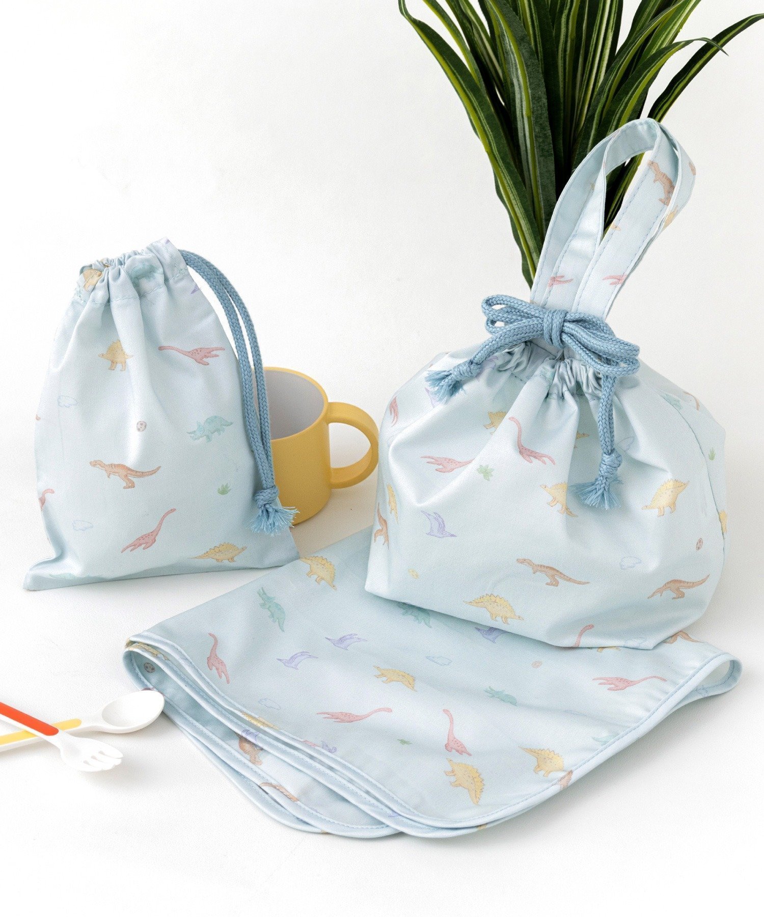 【パンパンテュテュ/panpantutu / KIDS】の通園ランチ3点セット(ランチクロス/ミニ巾着/ランチ巾着) インテリア・キッズ・メンズ・レディースファッション・服の通販 founy(ファニー) 　ファッション　Fashion　キッズファッション　Fashion for Kids　イエロー　Yellow　ヴィンテージ　Vintage Style　キャラクター　Character, Licensed Characters　巾着　Drawstring Bag, Kinchaku　スウィート　Sweet, Cute Style　プリント　Print, Printed Pattern　ラベンダー　Lavender　リボン　Ribbon, Bow　ループ　Loop, Loop Knit　エレガント 上品　Elegant　入学式　Entrance Ceremony　ヴィンテージダイナソー|ID: prp329100004863541 ipo3291000000036158713