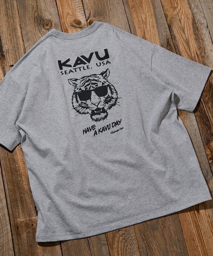 【フリークスストア/FREAK'S STORE】のKAVU×FREAK S STORE/カブ- 別注 バックデザイン 刺繍ワッペン クルーネック Tシャツ / TIGER【限定展開】 インテリア・キッズ・メンズ・レディースファッション・服の通販 founy(ファニー) ファッション Fashion レディースファッション Fashion for Women トップス・カットソー Cut & Sew Tops シャツ・ブラウス・オフィスカジュアル Elegant Blouses & Button-Ups ロングTシャツ・Tシャツ Longline T-Shirts & Tees バッグ Bags アウトドア Outdoor Clothing カーゴパンツ Cargo Pants, Utility Pants ショーツ Shorts, Short Pants シンプル Simple, Minimal デニム Denim, Jeans Material トレンド Trend, Trending Now 定番 Standard, Basic Item 人気 Popular, Best Seller ビッグ Big, Oversized フロント Front, Front Design ボトム Bottoms, Lower Wear 別注 Limited Edition, Custom Order ワイド Wide, Wide Fit ワンポイント One Point, Statement Accent S/S・春夏 SS, Spring/Summer, Warm Season おすすめ Recommended / Our Picks 夏 Summer 2026年 2026 グレー|ID: prp329100004863589 ipo3291000000036162574
