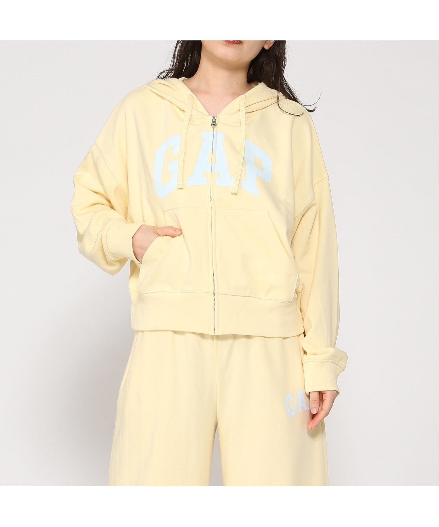 【ギャップ/GAP】のオーバーサイズ GAPロゴ フレンチテリー ジップアップパーカー インテリア・キッズ・メンズ・レディースファッション・服の通販 founy(ファニー) ファッション Fashion レディースファッション Fashion for Women トップス・カットソー Cut & Sew Tops レディースパーカー・カジュアルフーディー Casual Hoodies & Sweatshirts ショルダー Shoulder, Shoulder Strap ドロップ Drop Shoulder, Dropped Style ドローコード Drawcord, Drawstring Cord フレンチ French, French Style フロント Front, Front Design ポケット Pocket, Pocket Detail 長袖 Long Sleeve, Full Sleeve MAIZE|ID: prp329100004863600 ipo3291000000036163957