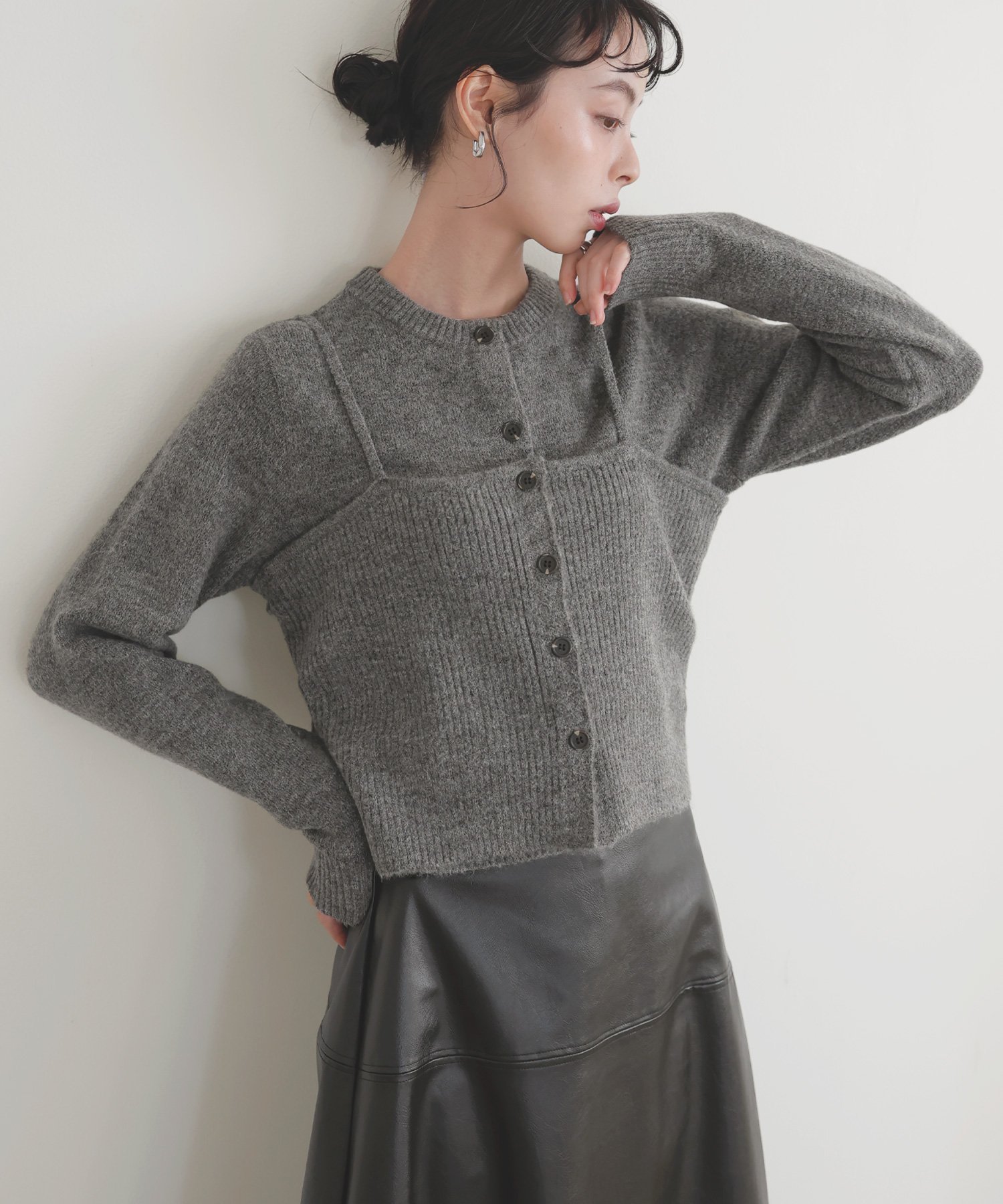 【リアン/Lian】のビスチェセットニットカーディガン インテリア・キッズ・メンズ・レディースファッション・服の通販 founy(ファニー) 　ファッション　Fashion　レディースファッション　Fashion for Women　トップス・カットソー　Cut & Sew Tops　ニット　Knit Tops & Sweaters　カーディガン・羽織り　Layered Style Cardigans　ビスチェ　Bustiers & Corset Tops / Layered Bustier Style　カーディガン　Cardigan, Knitwear　ビスチェ　Bustier, Corset Top　チャコールグレー|ID: prp329100004863928 ipo3291000000036182396