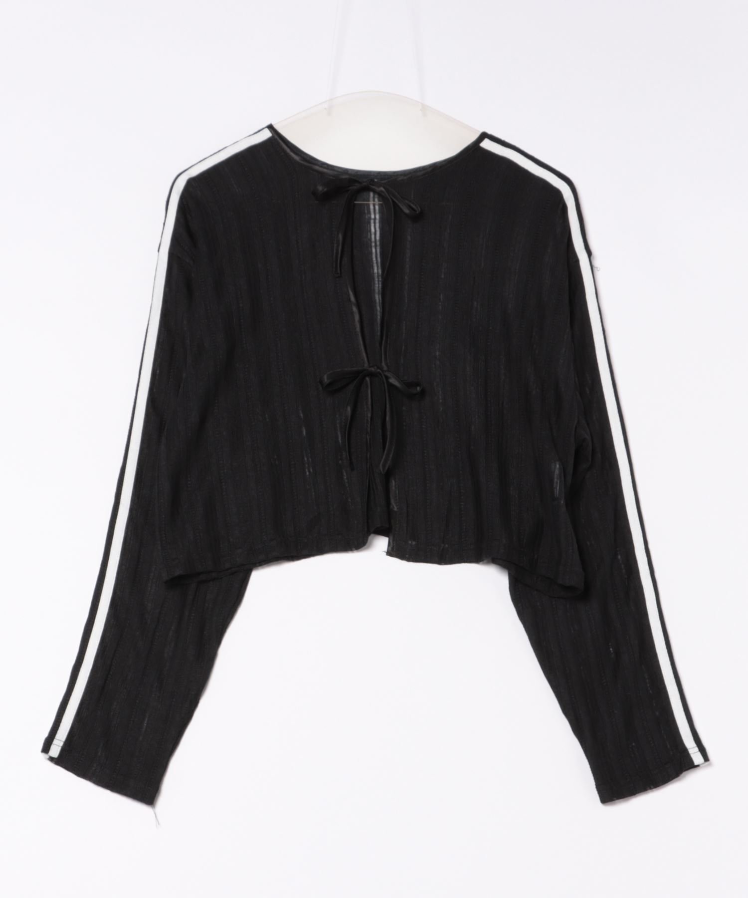 【アイモハ/aimoha】の【HOOK】for girls 袖リボンライン前後2WAY透かしカーディガン インテリア・キッズ・メンズ・レディースファッション・服の通販 founy(ファニー) ファッション Fashion レディースファッション Fashion for Women トップス・カットソー Cut & Sew Tops カーディガン・羽織り Layered Style Cardigans インナー Innerwear カットソー Cut and Sewn Top カーディガン Cardigan, Knitwear キャミソール Camisole, Spaghetti Strap Top タンク Tank Top, Sleeveless Top デニム Denim, Jeans Material バランス Balance, Style Balance フェミニン Feminine, Girly ミックス Mix, Mixed Style リボン Ribbon, Bow ワイド Wide, Wide Fit 透かし Cut-Out, Lacework ブラック×ホワイト|ID: prp329100004863948 ipo3291000000036183014