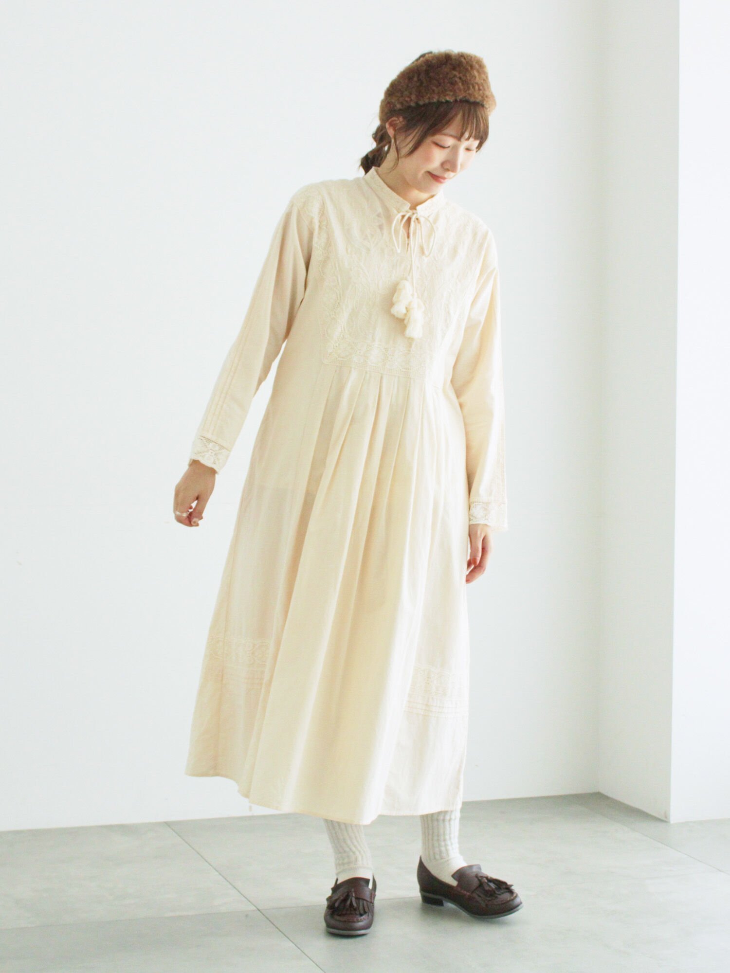 【サマンサモスモス/Samansa Mos2】の【WEB限定 Sサイズ】刺繍切替レースワンピース インテリア・キッズ・メンズ・レディースファッション・服の通販 founy(ファニー) 　ファッション　Fashion　レディースファッション　Fashion for Women　ワンピース　Dresses　インド　Indian Textile　タッセル　Tassel, Fringe　メッシュ　Mesh, Net Fabric　レース　Lace, Lace Fabric　切替　Switching, Contrast Panel　キナリ|ID: prp329100004864614 ipo3291000000036205127