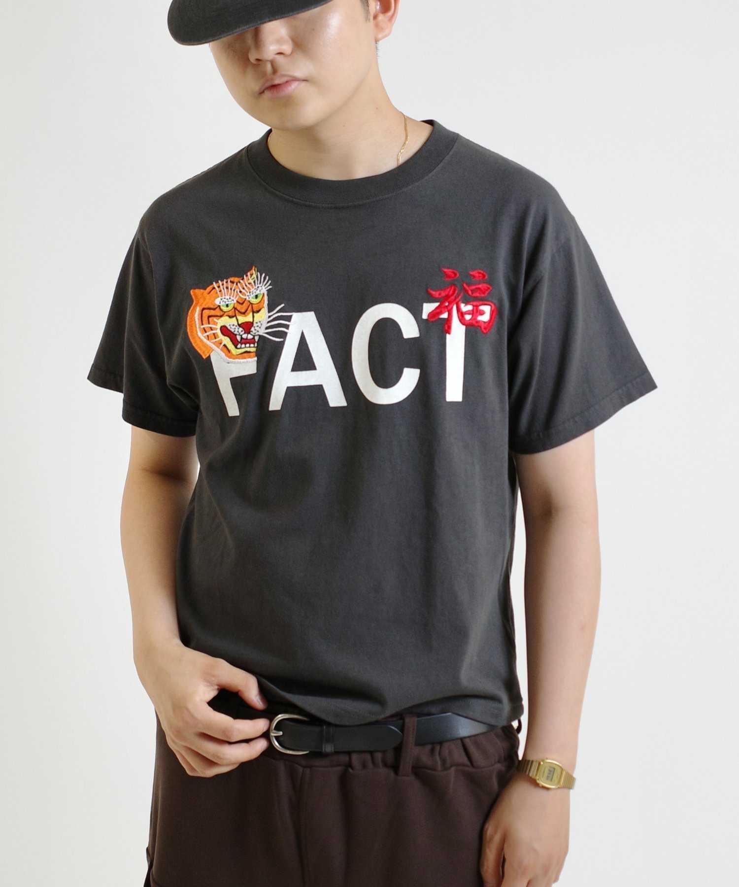 【パルグループ/PAL GROUP】の【WHO S WHO gallery】虎刺繍ベトナムグラフィックT / 3サイズ インテリア・キッズ・メンズ・レディースファッション・服の通販 founy(ファニー) ファッション Fashion レディースファッション Fashion for Women グラフィック Graphic, Graphic Design コンパクト Compact, Small Size ショート Short, Short Length ジャケット Jacket, Outerwear デニム Denim, Jeans Material トレンド Trend, Trending Now ビッグ Big, Oversized フロント Front, Front Design プリント Print, Printed Pattern 半袖 Short Sleeve, Half Sleeve ミリタリー Military, Army Style モチーフ Motif, Design Theme 再入荷 Restock / Back in Stock おすすめ Recommended / Our Picks 夏 Summer チャコールグレー|ID: prp329100004864816 ipo3291000000036208187