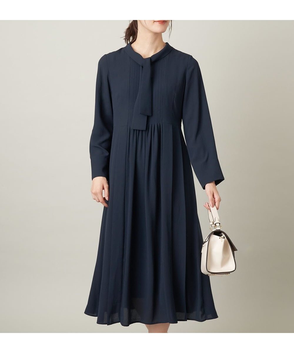 【アー ヴェー ヴェー/a.v.v】の【洗える/帯電防止】ボウタイプリーツワンピース インテリア・キッズ・メンズ・レディースファッション・服の通販 founy(ファニー) 　ファッション　Fashion　レディースファッション　Fashion for Women　ワンピース　Dresses　洗える　Machine Washable　カーディガン　Cardigan, Knitwear　ジャケット　Jacket, Outerwear　ツイード　Twill, Twill Weave　フォーマル　Formal, Dressy　フロント　Front, Front Design　プリーツ　Pleats, Pleated　再入荷　Restock / Back in Stock　おすすめ　Recommended / Our Picks　セレモニー　Ceremony　入学式　Entrance Ceremony　卒業式　Graduation Ceremony　結婚式　Wedding　ビジネス 仕事 通勤　Business / Work / Commuting　ネイビー|ID: prp329100004864858 ipo3291000000036209064