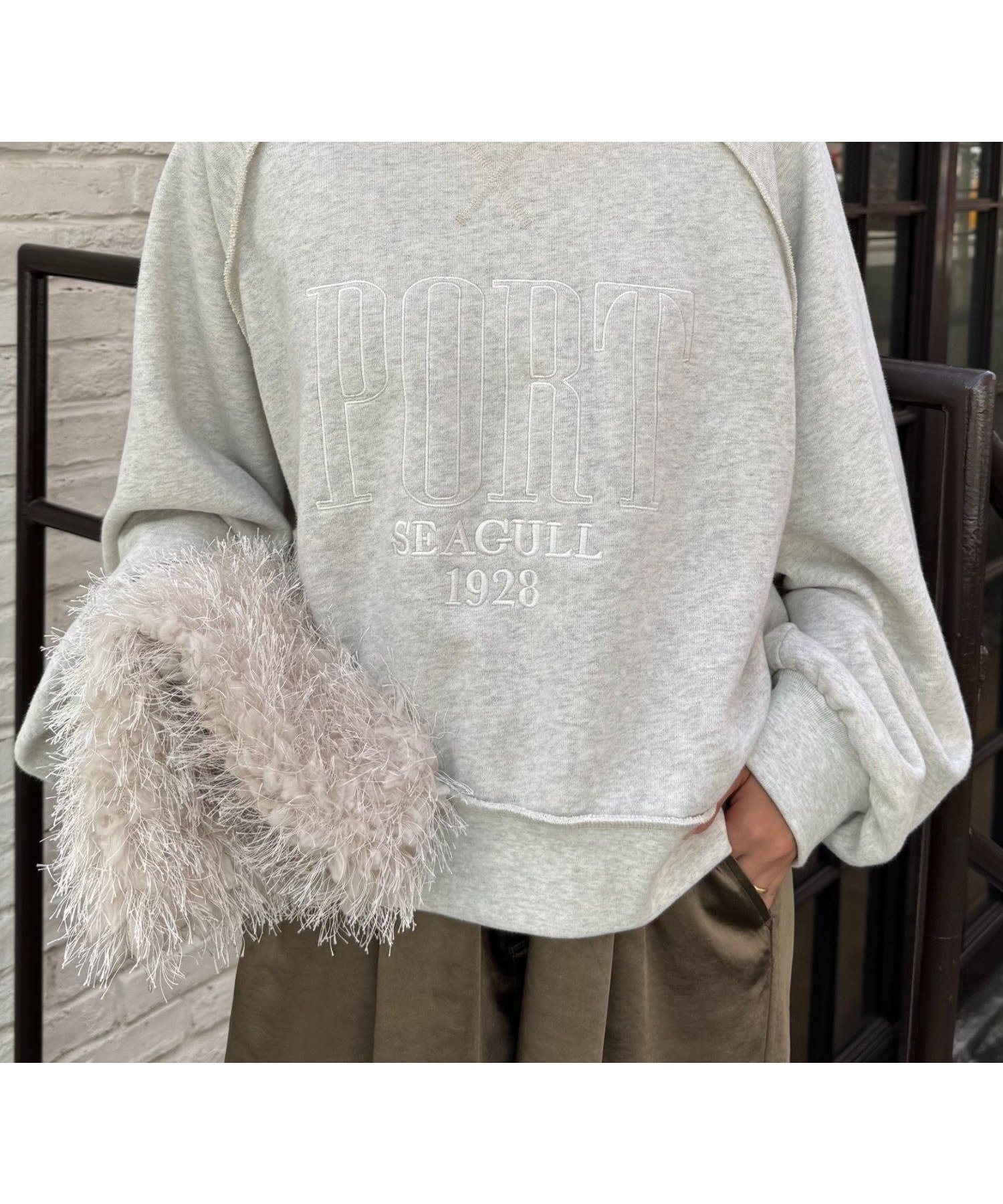 【チャオパニックティピー/CIAOPANIC TYPY】のスウェードタッチ裏毛ロゴ刺繍スウェット 人気、トレンドファッション・服の通販 founy(ファニー) ファッション Fashion レディースファッション Fashion for Women トップス・カットソー Cut & Sew Tops レディースパーカー・カジュアルフーディー Casual Hoodies & Sweatshirts スウェット・クルーネックトップス Sweatshirts & Crewnecks / Relaxed Fit Sweat Tops キャップ Cap, Baseball Cap コンパクト Compact, Small Size シンプル Simple, Minimal スウェット / スエット Sweatshirt, Sweatwear デニム Denim, Jeans Material トレンド Trend, Trending Now 定番 Standard, Basic Item ワイド Wide, Wide Fit おすすめ Recommended / Our Picks other-1|ID: prp329100004864859 ipo3291000000036209079