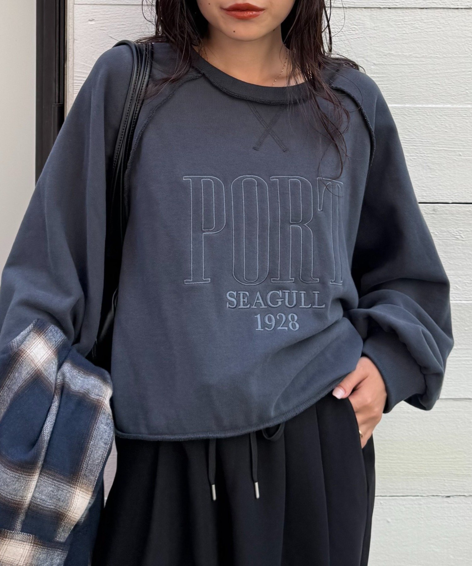 【チャオパニックティピー/CIAOPANIC TYPY】のスウェードタッチ裏毛ロゴ刺繍スウェット インテリア・キッズ・メンズ・レディースファッション・服の通販 founy(ファニー) ファッション Fashion レディースファッション Fashion for Women トップス・カットソー Cut & Sew Tops レディースパーカー・カジュアルフーディー Casual Hoodies & Sweatshirts スウェット・クルーネックトップス Sweatshirts & Crewnecks / Relaxed Fit Sweat Tops キャップ Cap, Baseball Cap コンパクト Compact, Small Size シンプル Simple, Minimal スウェット / スエット Sweatshirt, Sweatwear デニム Denim, Jeans Material トレンド Trend, Trending Now 定番 Standard, Basic Item ワイド Wide, Wide Fit おすすめ Recommended / Our Picks チャコールグレー|ID: prp329100004864859 ipo3291000000036209096