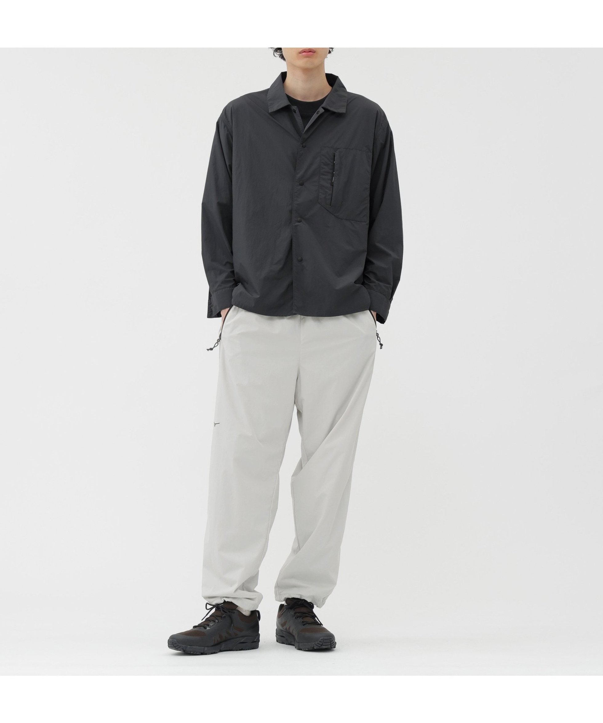 【マーガレット ハウエル/MARGARET HOWELL / MEN】のRECYCLE NYLON COMPACT RIPSTOP TROUSERS インテリア・キッズ・メンズ・レディースファッション・服の通販 founy(ファニー) 　ファッション　Fashion　メンズファッション　Fashion for Men　コレクション　Collection, Seasonal Line　スピンドル　Spindle, Drawcord　マーガレット　Marguerite, Daisy Pattern　メッシュ　Mesh, Net Fabric　モダン　Modern, Contemporary　軽量　Lightweight, Ultra Light　LIGHT GREY1|ID: prp329100004864952 ipo3291000000036210494