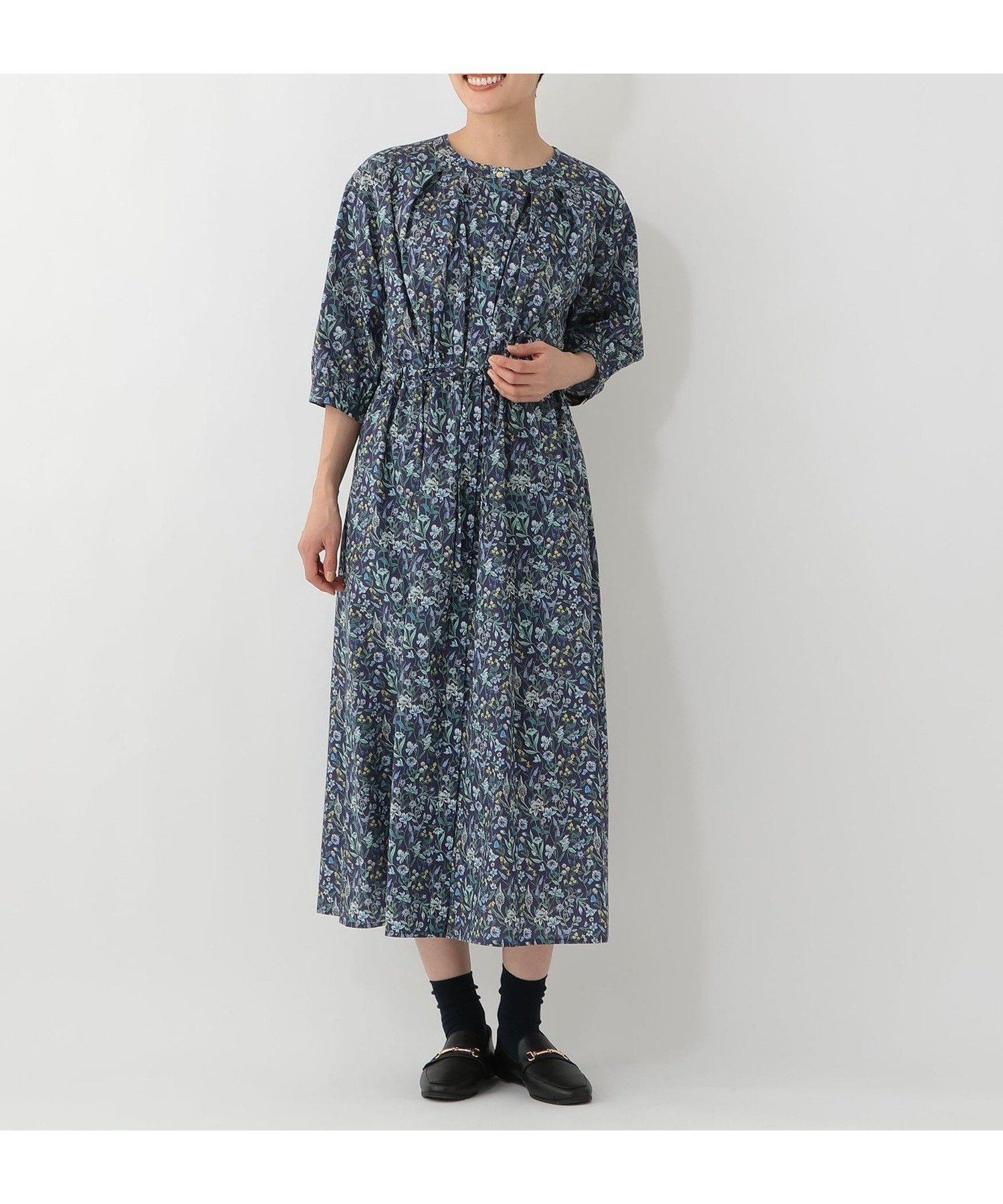 【アフタヌーンティー リビング/Afternoon Tea LIVING】の【オンラインストア限定】ワンピース/リバティプリント インテリア・キッズ・メンズ・レディースファッション・服の通販 founy(ファニー) 　ファッション　Fashion　レディースファッション　Fashion for Women　ワンピース　Dresses　ギャザー　Gathered, Ruffled　フロント　Front, Front Design　ポケット　Pocket, Pocket Detail　メタル　Metal, Metal Parts　リボン　Ribbon, Bow　エレガント 上品　Elegant　ネイビー|ID: prp329100004865006 ipo3291000000036210811