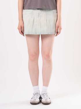 【リーバイス/Levis】のPLEATED ミニスカート ライトインディゴ 人気、トレンドファッション・服の通販 founy(ファニー) ファッション Fashion レディースファッション Fashion for Women スカート Skirts ミニスカート Mini Skirts バランス Balance, Style Balance フィット Fit, Slim Fit プリーツ Pleats, Pleated ミニスカート Mini Skirt, Short Skirt A/W・秋冬 Autumn/Winter |ID:prp329100004865099