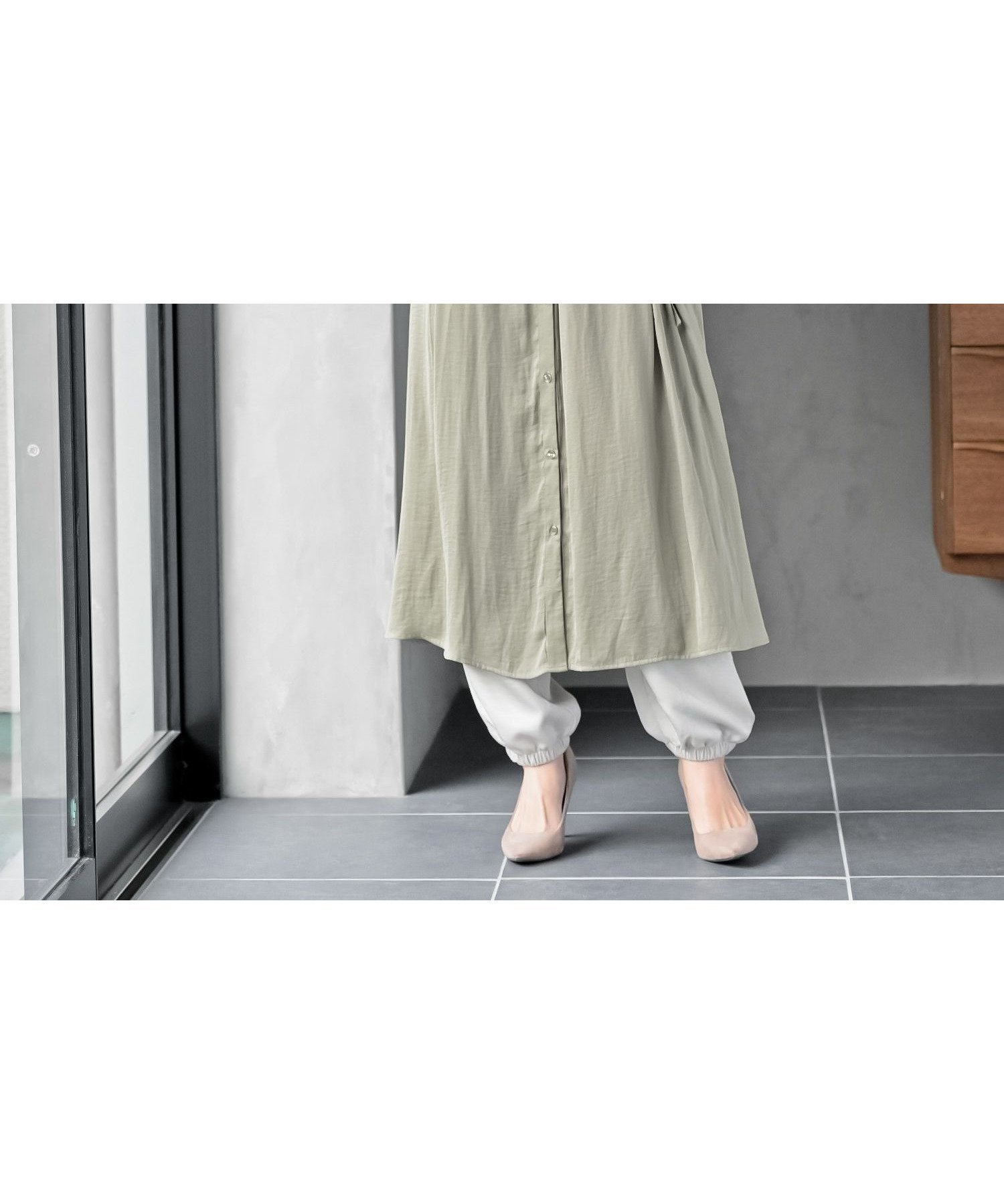 【アールピーエス/rps】のウ ゙ィンテージサテンバンドカラーワンピース インテリア・キッズ・メンズ・レディースファッション・服の通販 founy(ファニー) 　ファッション　Fashion　レディースファッション　Fashion for Women　ワンピース　Dresses　ギャザー　Gathered, Ruffled　ポケット　Pocket, Pocket Detail　エレガント 上品　Elegant　ライトカーキ|ID: prp329100004865355 ipo3291000000036213421