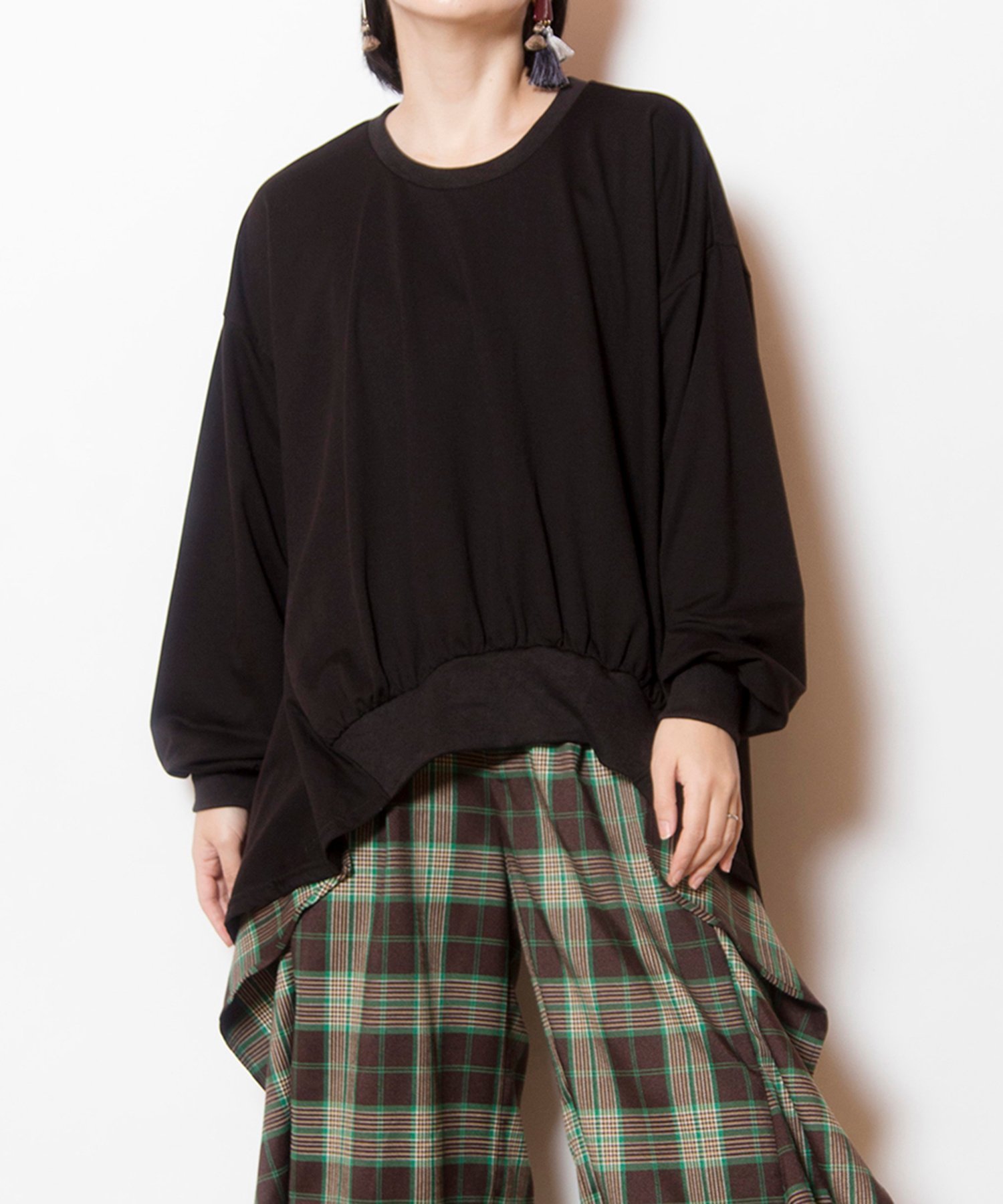 【オズモーシス/OSMOSIS】のギャザープルオーバー インテリア・キッズ・メンズ・レディースファッション・服の通販 founy(ファニー) 　ファッション　Fashion　レディースファッション　Fashion for Women　トップス・カットソー　Cut & Sew Tops　カジュアルプルオーバー・ニットトップス　Pullovers & Knit Tops / Casual Pullovers　ギャザー　Gathered, Ruffled　フロント　Front, Front Design　ロング　Long, Long-Length　再入荷　Restock / Back in Stock　A/W・秋冬　Autumn/Winter　BLACK|ID: prp329100004865411 ipo3291000000036213740