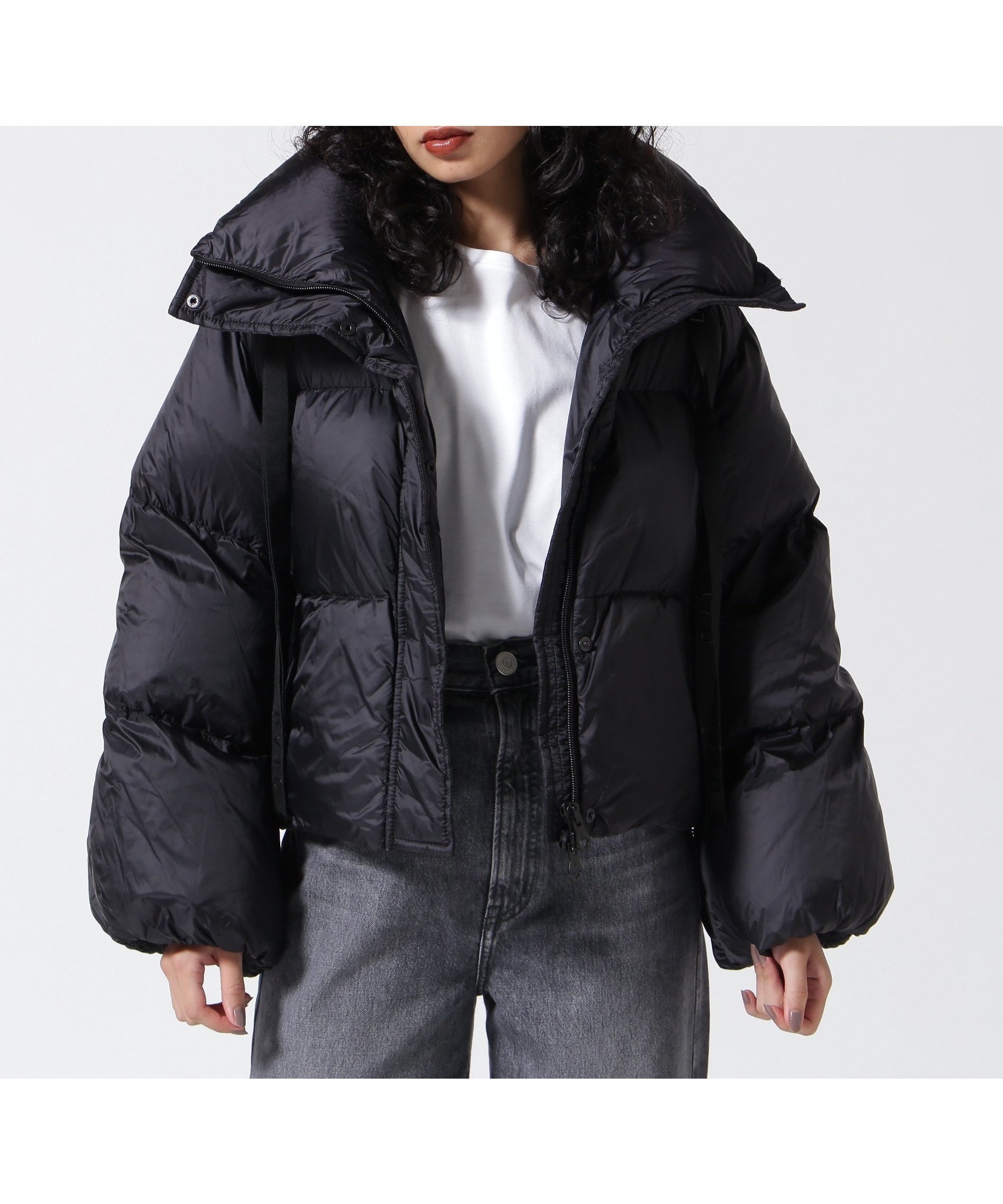 【ロイヤルフラッシュ/ROYAL FLASH】のDUVETICA/デュベティカ/YOKI/ヨキ インテリア・キッズ・メンズ・レディースファッション・服の通販 founy(ファニー) 　ファッション　Fashion　レディースファッション　Fashion for Women　イタリア　Italy　エレガント 上品　Elegant　キルティング　Quilted, Quilting　ショート　Short, Short Length　シルク　Silk, 100% Silk　ジャケット　Jacket, Outerwear　スマート　Smart, Elegant　ダウン　Down, Puffer　ドローコード　Drawcord, Drawstring Cord　フェザー　Feather, Feather Detail　フランス　France, French　フロント　Front, Front Design　ボーダー　Border, Stripe　防寒　Cold Protection, Winter-Ready　メタリック　Metallic, Shiny Finish　ラウンド　Round, Round Neck　リュクス　Luxury, Elegant, High-End, Chic　ブラック|ID: prp329100004865425 ipo3291000000036213871