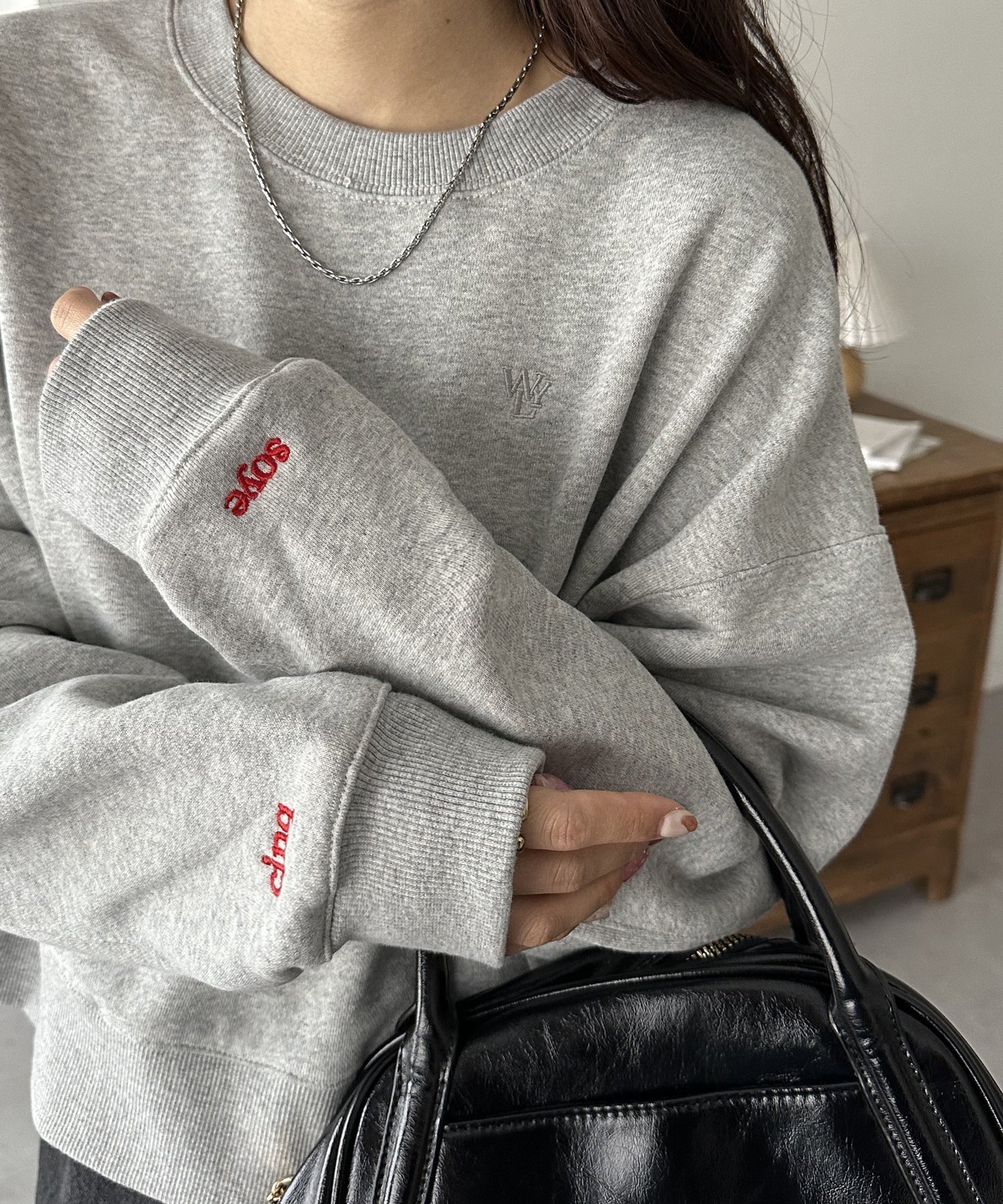 【ディスコート/Discoat】の【新色追加/WEB限定】袖ロゴ刺繍ショートスウェット インテリア・キッズ・メンズ・レディースファッション・服の通販 founy(ファニー) ファッション Fashion レディースファッション Fashion for Women トップス・カットソー Cut & Sew Tops レディースパーカー・カジュアルフーディー Casual Hoodies & Sweatshirts スウェット・クルーネックトップス Sweatshirts & Crewnecks / Relaxed Fit Sweat Tops おすすめ Recommended / Our Picks ショート Short, Short Length シンプル Simple, Minimal スウェット / スエット Sweatshirt, Sweatwear デニム Denim, Jeans Material トレンド Trend, Trending Now バランス Balance, Style Balance フレア Flare, Flared プリーツ Pleats, Pleated ロング Long, Long-Length ワイド Wide, Wide Fit グレーその他1|ID: prp329100004865509 ipo3291000000036215150