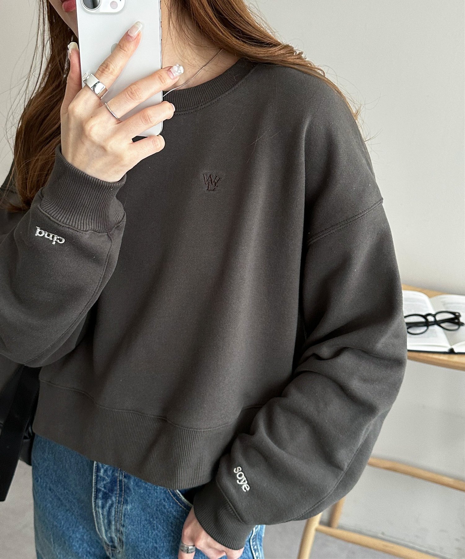 【ディスコート/Discoat】の【新色追加/WEB限定】袖ロゴ刺繍ショートスウェット インテリア・キッズ・メンズ・レディースファッション・服の通販 founy(ファニー) ファッション Fashion レディースファッション Fashion for Women トップス・カットソー Cut & Sew Tops レディースパーカー・カジュアルフーディー Casual Hoodies & Sweatshirts スウェット・クルーネックトップス Sweatshirts & Crewnecks / Relaxed Fit Sweat Tops おすすめ Recommended / Our Picks ショート Short, Short Length シンプル Simple, Minimal スウェット / スエット Sweatshirt, Sweatwear デニム Denim, Jeans Material トレンド Trend, Trending Now バランス Balance, Style Balance フレア Flare, Flared プリーツ Pleats, Pleated ロング Long, Long-Length ワイド Wide, Wide Fit トープ|ID: prp329100004865509 ipo3291000000036215155