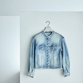 【ローズティアラ/Rose Tiara】のパール釦デニムジャケット 人気、トレンドファッション・服の通販 founy(ファニー) ファッション Fashion レディースファッション Fashion for Women アウター Coat / Outerwear Collection レディースジャケット・軽アウター Jackets デニムジャケット / カジュアルアウター Denim Jackets ジャケット Jacket, Outerwear スタンダード Standard, Basic スマート Smart, Elegant デニム Denim, Jeans Material パール Pearl, Pearl Accent フェミニン Feminine, Girly フロント Front, Front Design プリント Print, Printed Pattern ボトム Bottoms, Lower Wear ポケット Pocket, Pocket Detail ワンポイント One Point, Statement Accent おすすめ Recommended / Our Picks |ID:prp329100004865564