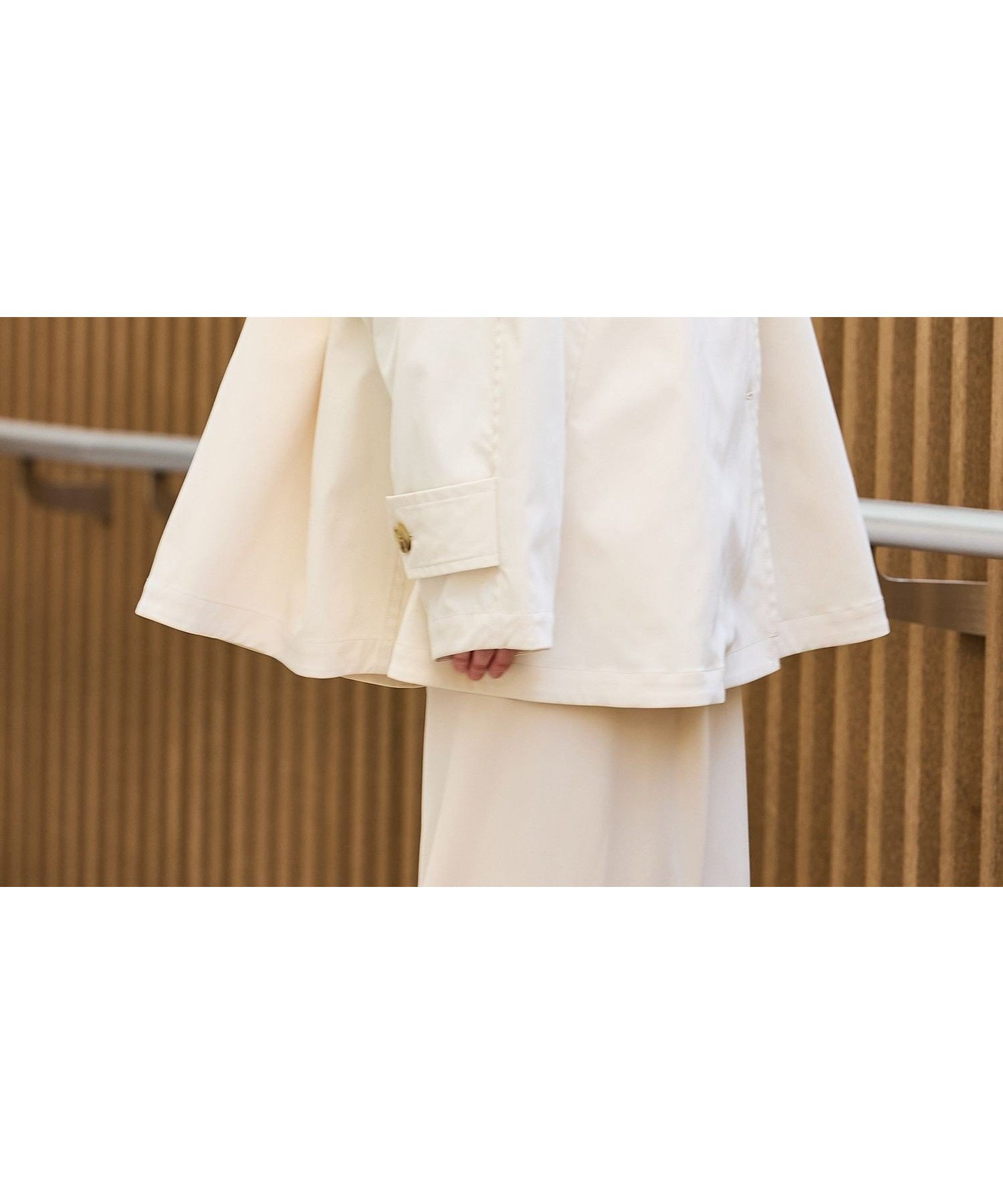 【アダム エ ロペ/ADAM ET ROPE'】のフレアーミドルトレンチコート インテリア・キッズ・メンズ・レディースファッション・服の通販 founy(ファニー) 　ファッション　Fashion　レディースファッション　Fashion for Women　アウター　Coat / Outerwear Collection　コート・ロングコート・ピーコート　Long Coats, Peacoats & More　トレンチコート / 春秋の定番アウター　Trench Coats　春　Spring　シンプル　Simple, Minimal　スタンド　Stand Collar, Upright Stand　スラックス　Slacks, Dress Pants　デニム　Denim, Jeans Material　定番　Standard, Basic Item　人気　Popular, Best Seller　フレア　Flare, Flared　フロント　Front, Front Design　ボトム　Bottoms, Lower Wear　ポケット　Pocket, Pocket Detail　マニッシュ　Mannish, Boyish　ミドル　Middle Length, Mid Height　リラックス　Relax, Relaxed Fit　ビジネス 仕事 通勤　Business / Work / Commuting　2026年　2026　オフホワイト(15)|ID: prp329100004865567 ipo3291000000036215915