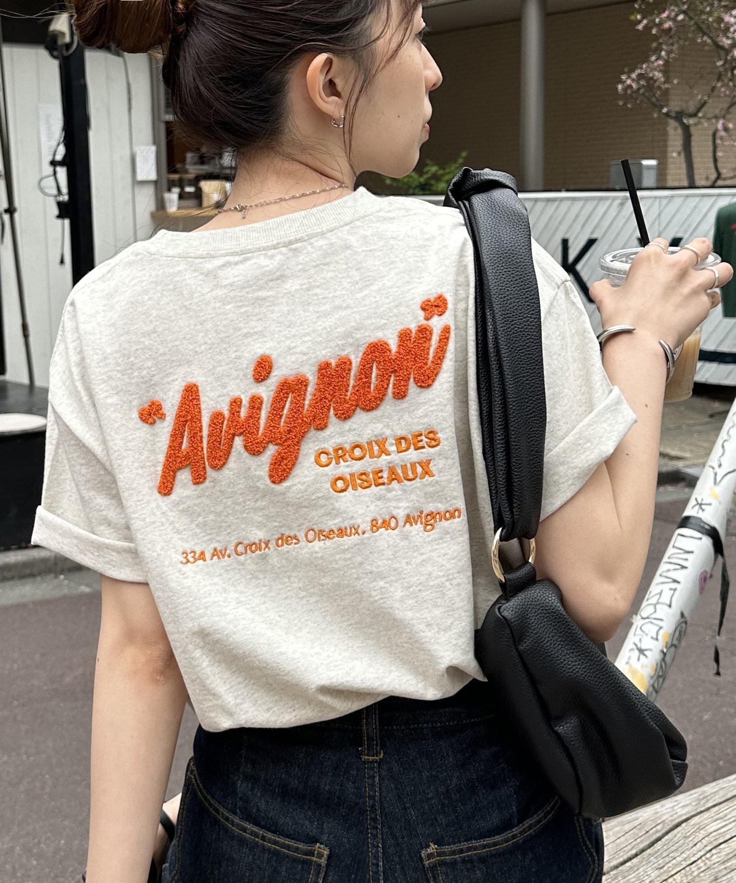【ディスコート/Discoat】の【主役Tシャツ】サガラバック刺繍半袖Tシャツ≪WEB限定≫ インテリア・キッズ・メンズ・レディースファッション・服の通販 founy(ファニー) 　ファッション　Fashion　レディースファッション　Fashion for Women　トップス・カットソー　Cut & Sew Tops　シャツ・ブラウス・オフィスカジュアル　Elegant Blouses & Button-Ups　ロングTシャツ・Tシャツ　Longline T-Shirts & Tees　バッグ　Bags　フランス　France, French　フロント　Front, Front Design　人気　Popular, Best Seller　半袖　Short Sleeve, Half Sleeve　ライトベージュ|ID: prp329100004865574 ipo3291000000036216005