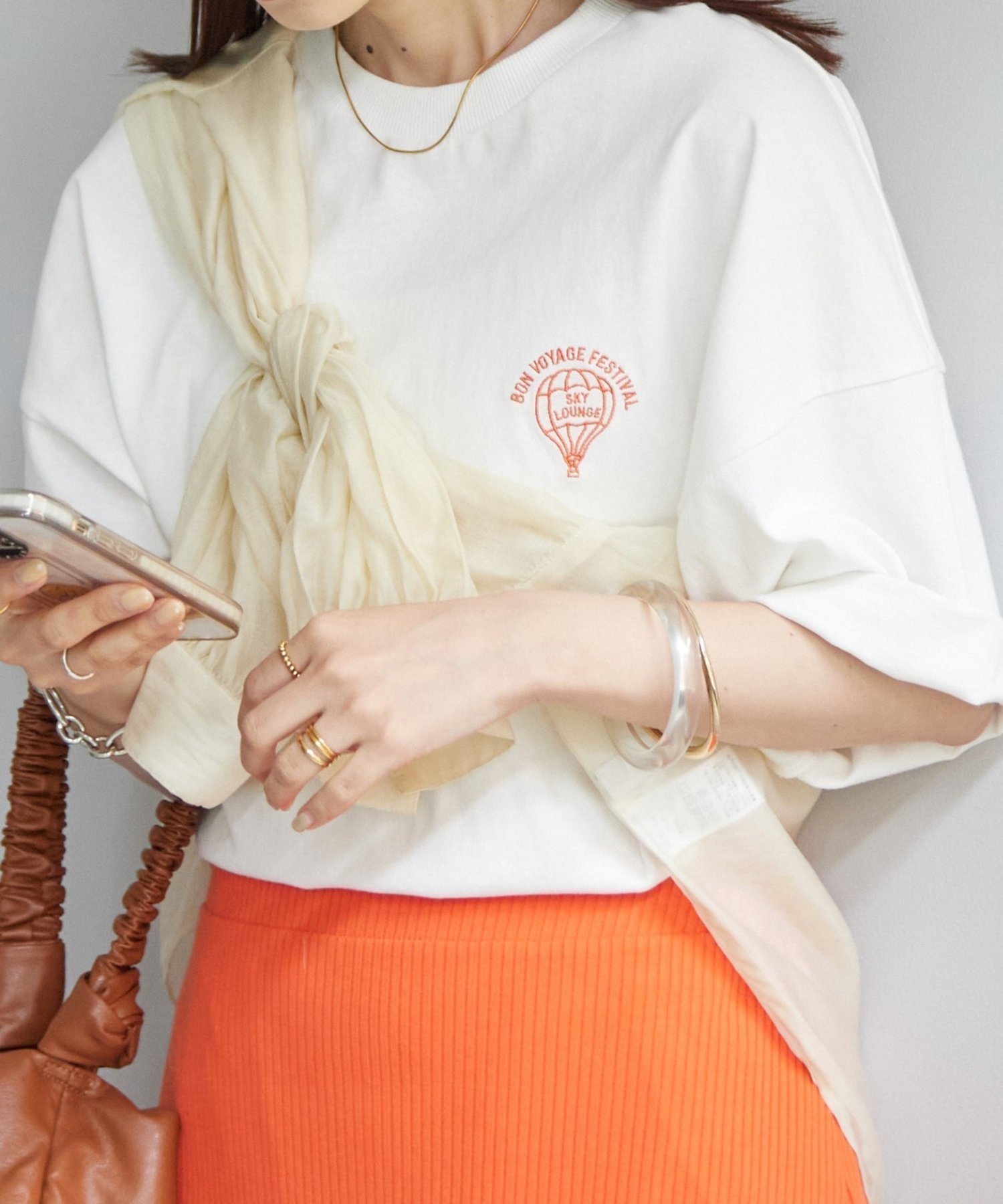 【ディスコート/Discoat】の【WEB限定】ワンポイント刺繍半袖Tシャツ インテリア・キッズ・メンズ・レディースファッション・服の通販 founy(ファニー) 　ファッション　Fashion　レディースファッション　Fashion for Women　トップス・カットソー　Cut & Sew Tops　シャツ・ブラウス・オフィスカジュアル　Elegant Blouses & Button-Ups　ロングTシャツ・Tシャツ　Longline T-Shirts & Tees　おすすめ　Recommended / Our Picks　ショート　Short, Short Length　シンプル　Simple, Minimal　スリーブ　Sleeve, Long Sleeve / Short Sleeve　トレンド　Trend, Trending Now　ビッグ　Big, Oversized　ベーシック　Basic, Essential　メンズ　Men's, Menswear　ワンポイント　One Point, Statement Accent　半袖　Short Sleeve, Half Sleeve　オフホワイト|ID: prp329100004865575 ipo3291000000036216018