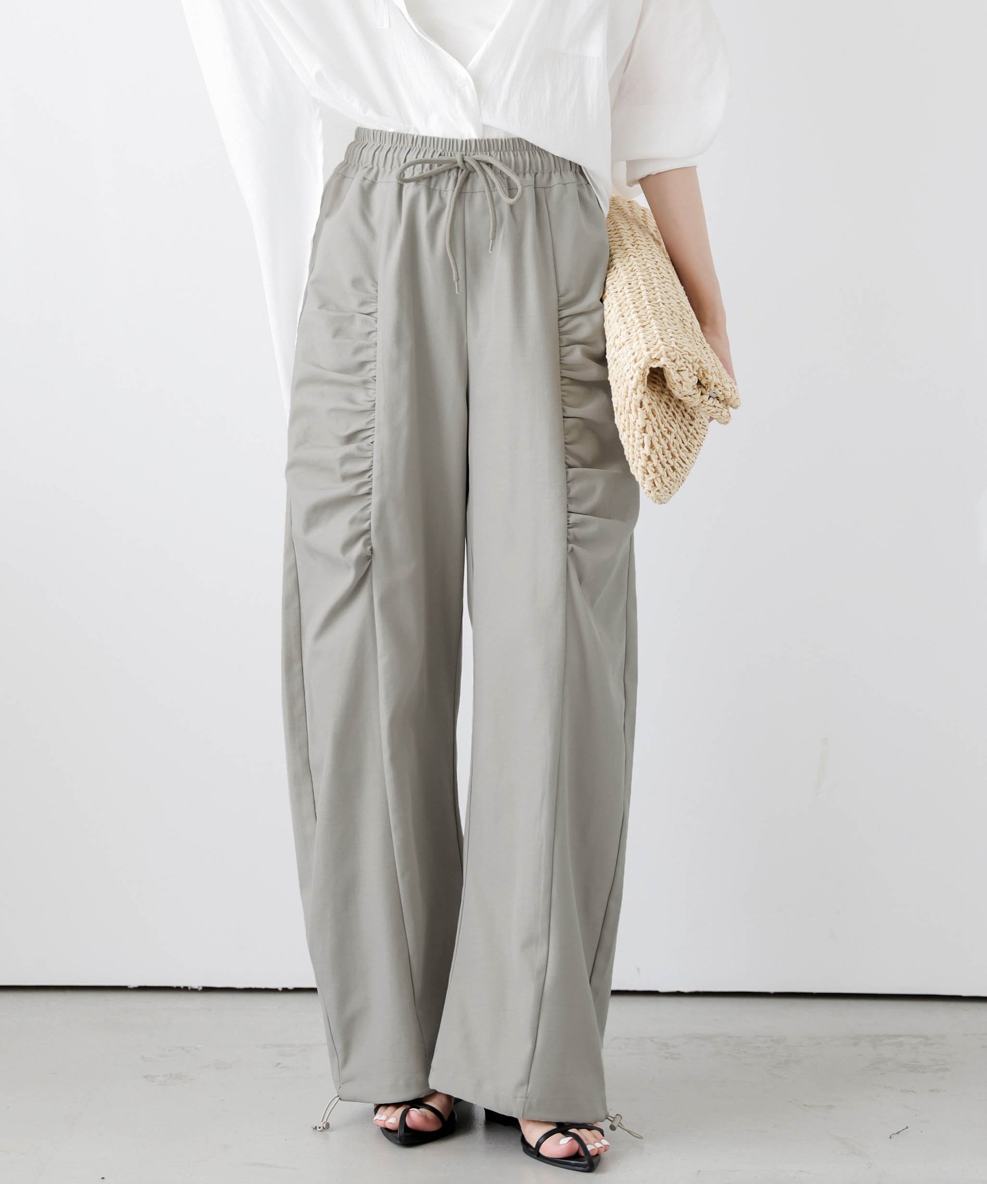 【ラジュール/Lajour】のギャザーデザインカーブパンツ インテリア・キッズ・メンズ・レディースファッション・服の通販 founy(ファニー) 　ファッション　Fashion　レディースファッション　Fashion for Women　パンツ　Pants & Trousers　ギャザー　Gathered, Ruffled　トレンド　Trend, Trending Now　ドローコード　Drawcord, Drawstring Cord　フリル　Frill, Ruffle　フロント　Front, Front Design　マニッシュ　Mannish, Boyish　オリーブ|ID: prp329100004865591 ipo3291000000036216113