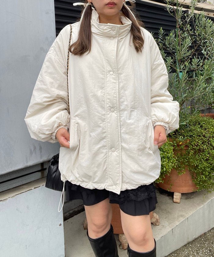 【アズノウアズ プラス/AS KNOW AS plus】のスタンドカラー ドロスト付き ミドル丈 リバーシブル キルティング中綿ブルゾン インテリア・キッズ・メンズ・レディースファッション・服の通販 founy(ファニー) https://founy.com/ ファッション Fashion レディースファッション Fashion for Women アウター Coat / Outerwear Collection ブルゾンジャケット・スポーティアウター Blouson Jackets ガーリー Girly, Feminine Style キルティング Quilted, Quilting ジップ Zip, Zipper スタンド Stand Collar, Upright Stand スポーティ Sporty, Casual Athletic ブルゾン Blouson, Bomber Jacket ミドル Middle Length, Mid Height リバーシブル Reversible, Two-Sided 再入荷 Restock / Back in Stock |ID: prp329100004865630 ipo3291000000036216371