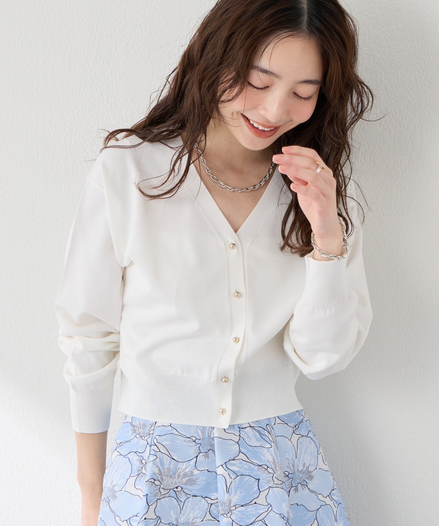 【ラブティックボンボン/La boutique BonBon】の【着回し力抜群】クールタッチUVクロップドカーディガン インテリア・キッズ・メンズ・レディースファッション・服の通販 founy(ファニー) 　ファッション　Fashion　レディースファッション　Fashion for Women　トップス・カットソー　Cut & Sew Tops　カーディガン・羽織り　Layered Style Cardigans　カーディガン　Cardigan, Knitwear　クロップド　Cropped, Short Length　シンプル　Simple, Minimal　デコルテ　Décolleté, Neckline　ドッキング　Docking, Mixed Material　定番　Standard, Basic Item　パール　Pearl, Pearl Accent　ボトム　Bottoms, Lower Wear　羽織　Haori, Light Jacket　メタル　Metal, Metal Parts　おすすめ　Recommended / Our Picks　エレガント 上品　Elegant　ホワイト|ID: prp329100004865646 ipo3291000000036216583