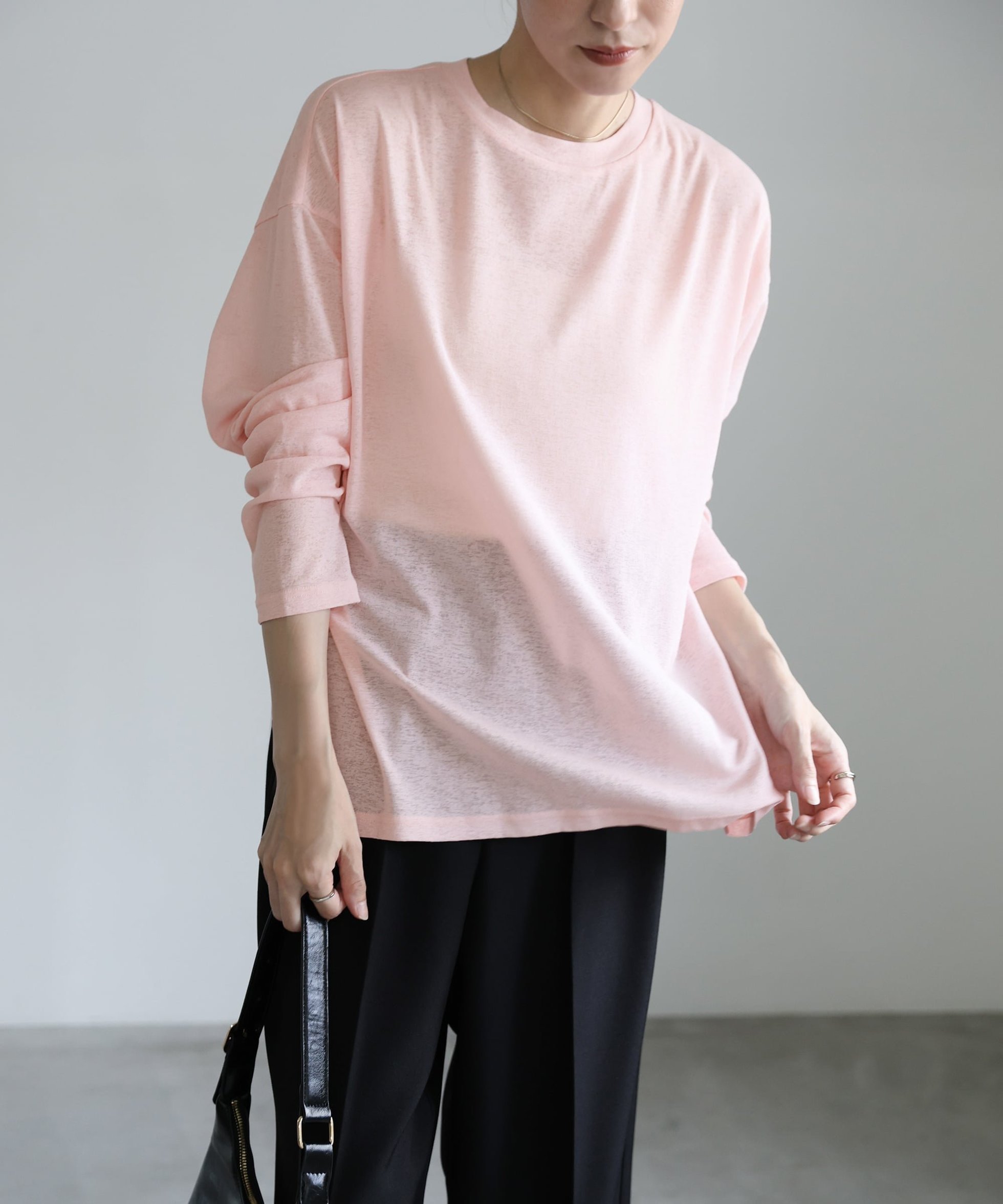 【セレクトモカ/SELECT MOCA】の【S/Fサイズ展開】スラブシアークルーネックトップス 人気、トレンドファッション・服の通販 founy(ファニー) 　ファッション　Fashion　レディースファッション　Fashion for Women　トップス・カットソー　Cut & Sew Tops　アクセサリー　Fashion Accessories　インナー　Innerwear　ウェーブ　Wavy Pattern　カーディガン　Cardigan, Knitwear　シアー　Sheer, See-Through　ジャケット　Jacket, Outerwear　ストレッチ　Stretch, Stretchy Fabric　ストレート　Straight, Straight Cut　スニーカー　Sneakers, Trainers　デニム　Denim, Jeans Material　バランス　Balance, Style Balance　ビスチェ　Bustier, Corset Top　フィット　Fit, Slim Fit　ボトム　Bottoms, Lower Wear　リラックス　Relax, Relaxed Fit　ルーズ　Loose, Oversized　ロング　Long, Long-Length　エレガント 上品　Elegant　 other-1|ID: prp329100004865693 ipo3291000000036217309