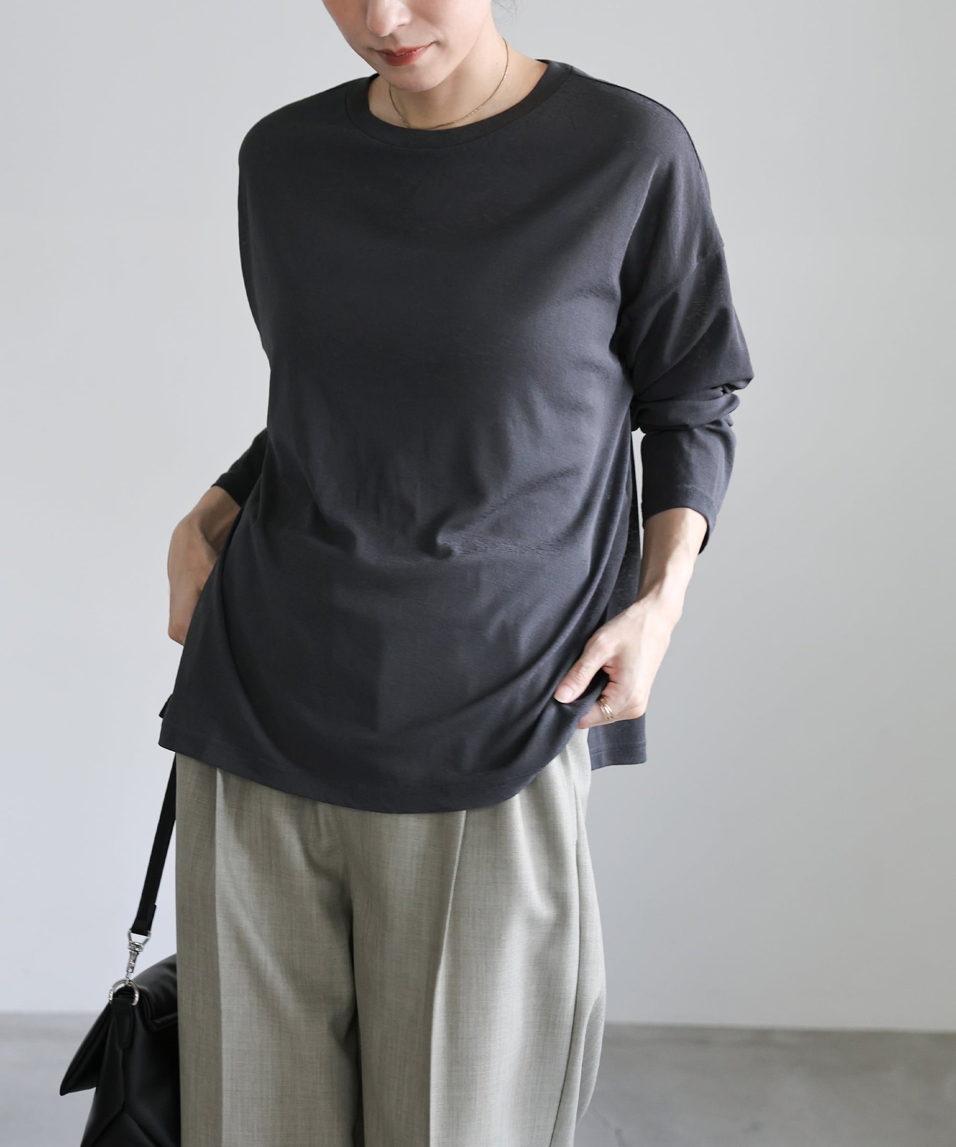 【セレクトモカ/SELECT MOCA】の【S/Fサイズ展開】スラブシアークルーネックトップス インテリア・キッズ・メンズ・レディースファッション・服の通販 founy(ファニー) 　ファッション　Fashion　レディースファッション　Fashion for Women　トップス・カットソー　Cut & Sew Tops　アクセサリー　Fashion Accessories　インナー　Innerwear　ウェーブ　Wavy Pattern　カーディガン　Cardigan, Knitwear　シアー　Sheer, See-Through　ジャケット　Jacket, Outerwear　ストレッチ　Stretch, Stretchy Fabric　ストレート　Straight, Straight Cut　スニーカー　Sneakers, Trainers　デニム　Denim, Jeans Material　バランス　Balance, Style Balance　ビスチェ　Bustier, Corset Top　フィット　Fit, Slim Fit　ボトム　Bottoms, Lower Wear　リラックス　Relax, Relaxed Fit　ルーズ　Loose, Oversized　ロング　Long, Long-Length　エレガント 上品　Elegant　スミクロ-991|ID: prp329100004865693 ipo3291000000036217330