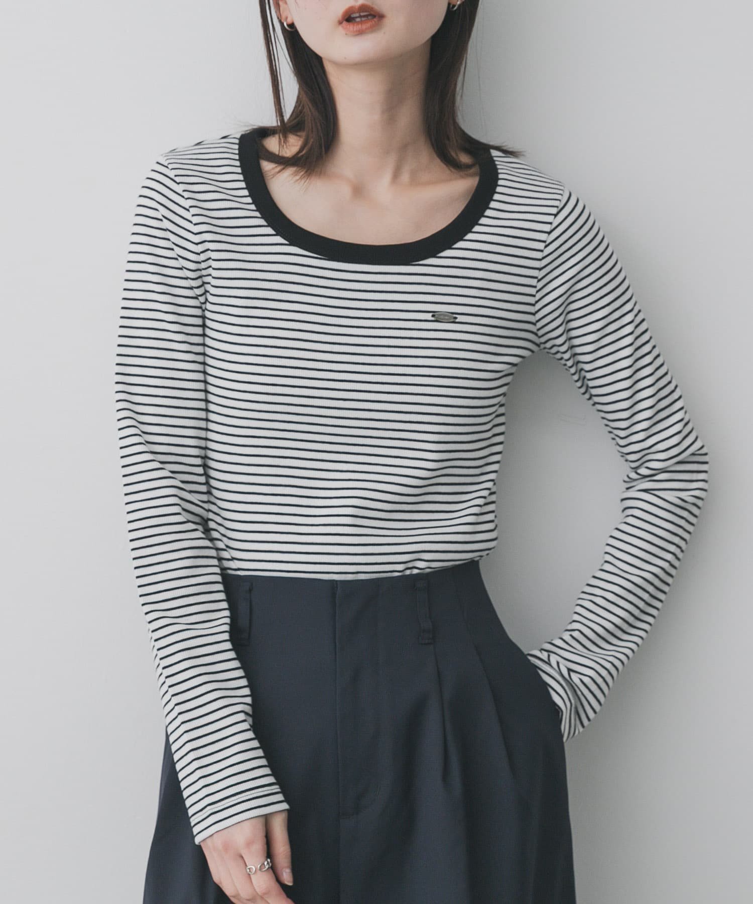 【センスオブプレイス/SENSE OF PLACE by URBAN RESEARCH】のラウンドネックリブTシャツ インテリア・キッズ・メンズ・レディースファッション・服の通販 founy(ファニー) 　ファッション　Fashion　レディースファッション　Fashion for Women　トップス・カットソー　Cut & Sew Tops　シャツ・ブラウス・オフィスカジュアル　Elegant Blouses & Button-Ups　ロングTシャツ・Tシャツ　Longline T-Shirts & Tees　インナー　Innerwear　カーディガン　Cardigan, Knitwear　コンパクト　Compact, Small Size　シンプル　Simple, Minimal　ジャケット　Jacket, Outerwear　デコルテ　Décolleté, Neckline　フィット　Fit, Slim Fit　S/S・春夏　SS, Spring/Summer, Warm Season　夏　Summer　2026年　2026　ホワイト系その他|ID: prp329100004865705 ipo3291000000036217460