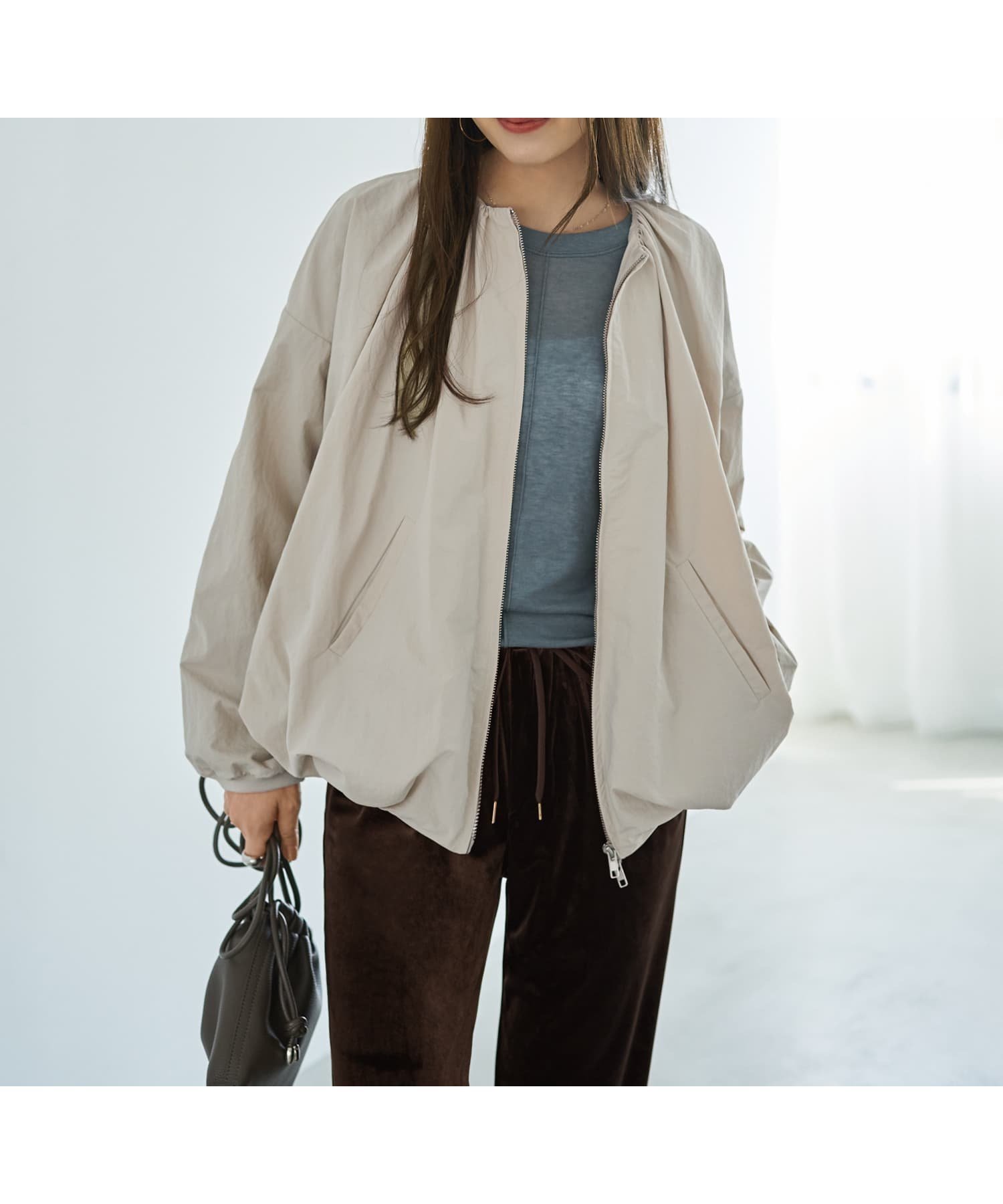 【スタイルデリ/STYLE DELI】のタフタ調シワ加工バルーンブルゾン インテリア・キッズ・メンズ・レディースファッション・服の通販 founy(ファニー) ファッション Fashion レディースファッション Fashion for Women アウター Coat / Outerwear Collection ブルゾンジャケット・スポーティアウター Blouson Jackets イエロー Yellow ギャザー Gathered, Ruffled クール Cool, Chic シルバー Silver, Metallic Silver スリット Slit, Slit Detail タフタ Taffeta, Structured Fabric タートルネック Turtleneck, High Neck ダブル Double, Double-Breasted ドレープ Drape, Draping Fabric 定番 Standard, Basic Item 長袖 Long Sleeve, Full Sleeve ハイネック High Neck, Mock Neck バランス Balance, Style Balance バルーン Balloon, Balloon Silhouette フロント Front, Front Design ブルゾン Blouson, Bomber Jacket ポケット Pocket, Pocket Detail 防寒 Cold Protection, Winter-Ready モッズコート Mods Coat, Military Parka エレガント 上品 Elegant エクリュベージュ|ID: prp329100004865720 ipo3291000000036217642