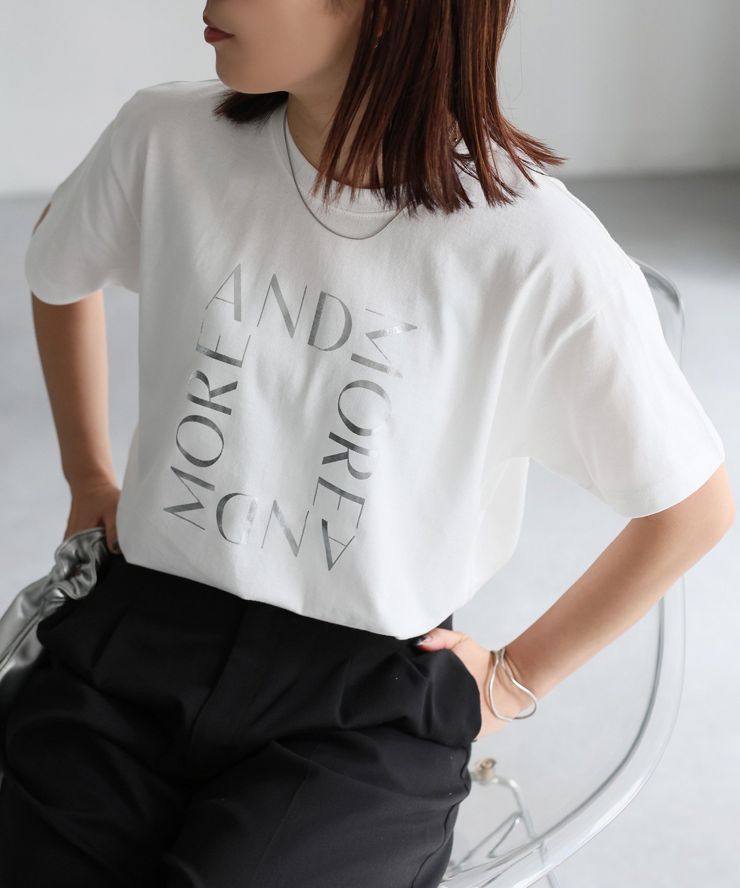 【リベリー/Riberry】のスクエアロゴプリント半袖Tシャツ/綿100% インテリア・キッズ・メンズ・レディースファッション・服の通販 founy(ファニー) 　ファッション　Fashion　レディースファッション　Fashion for Women　トップス・カットソー　Cut & Sew Tops　シャツ・ブラウス・オフィスカジュアル　Elegant Blouses & Button-Ups　ロングTシャツ・Tシャツ　Longline T-Shirts & Tees　インナー　Innerwear　春　Spring　コンパクト　Compact, Small Size　サロペット　Overalls, Salopette　シンプル　Simple, Minimal　ジャケット　Jacket, Outerwear　スウェット / スエット　Sweatshirt, Sweatwear　スクエア　Square, Square Shape　スラックス　Slacks, Dress Pants　バランス　Balance, Style Balance　プリント　Print, Printed Pattern　ベーシック　Basic, Essential　ボトム　Bottoms, Lower Wear　半袖　Short Sleeve, Half Sleeve　レギュラー　Regular, Standard Fit　ロング　Long, Long-Length　楽ちん　Easy Fit, Comfortable　プチプライス・低価格　Affordable / Budget Price　おすすめ　Recommended / Our Picks　夏　Summer　ホワイト×シルバー|ID: prp329100004865745 ipo3291000000036217869