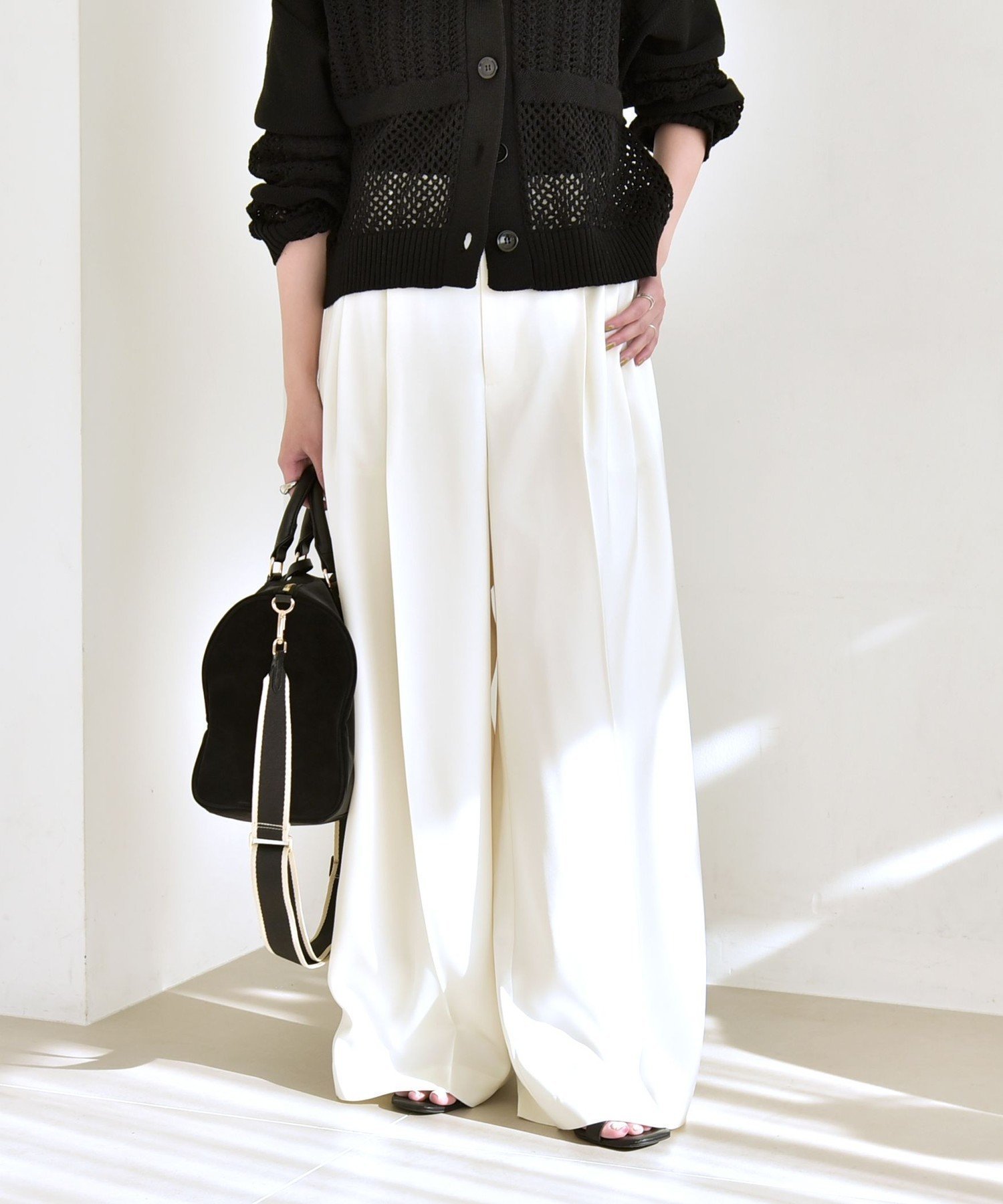 【シップス フォー ウィメン/SHIPS】のquaranciel 手洗い可能 サテン ワイド ストレート スラックス インテリア・キッズ・メンズ・レディースファッション・服の通販 founy(ファニー) 　ファッション　Fashion　レディースファッション　Fashion for Women　洗える　Machine Washable　サテン　Satin, Glossy Fabric　シューズ　Shoes, Footwear　ジャケット　Jacket, Outerwear　ストレート　Straight, Straight Cut　スニーカー　Sneakers, Trainers　スラックス　Slacks, Dress Pants　センター　Center, Center Line　とろみ　Fluid, Flowy Fabric　タンク　Tank Top, Sleeveless Top　フラット　Flat, Flat Shoes　ワイド　Wide, Wide Fit　おすすめ　Recommended / Our Picks　エレガント 上品　Elegant　ビジネス 仕事 通勤　Business / Work / Commuting　2026年　2026　オフホワイト|ID: prp329100004865779 ipo3291000000036218242