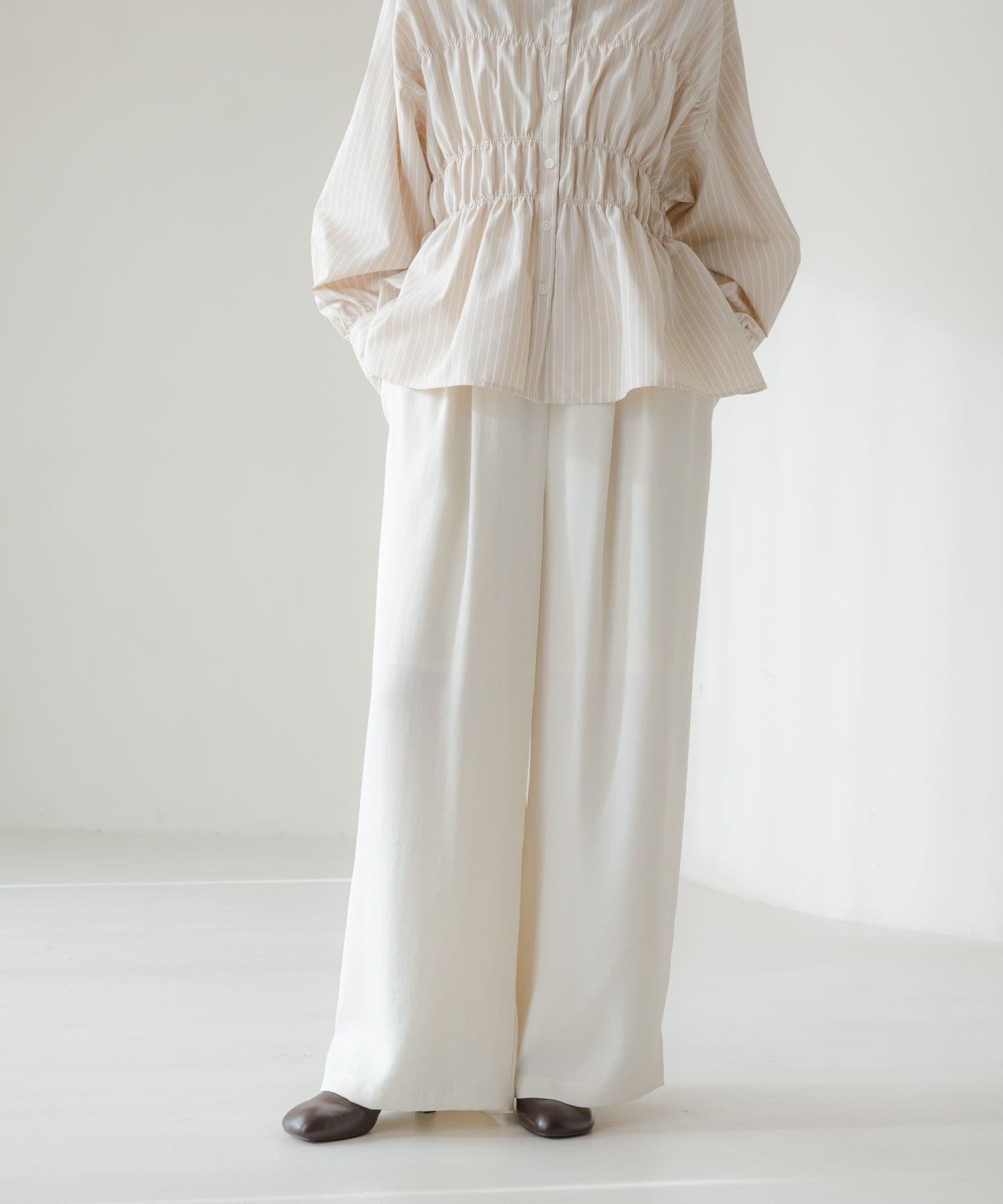 【ローリーズファーム/LOWRYS FARM】のストレッチサテンイージーパンツ インテリア・キッズ・メンズ・レディースファッション・服の通販 founy(ファニー) 　ファッション　Fashion　レディースファッション　Fashion for Women　パンツ　Pants & Trousers　おすすめ　Recommended / Our Picks　とろみ　Fluid, Flowy Fabric　コンパクト　Compact, Small Size　サテン　Satin, Glossy Fabric　ジャケット　Jacket, Outerwear　ダウン　Down, Puffer　ワイド　Wide, Wide Fit　ヴィンテージ　Vintage Style　アイボリー08|ID: prp329100004865784 ipo3291000000036218272