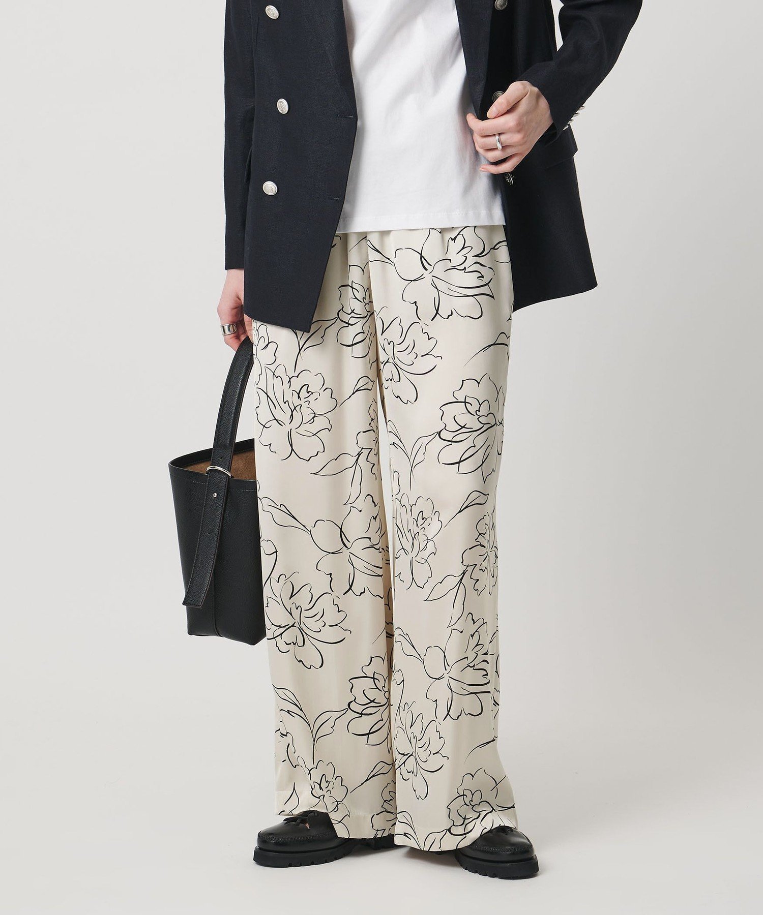 【ユナイテッドアローズ/UNITED ARROWS】のアブストラクトフラワー パンツ -ウォッシャブル- インテリア・キッズ・メンズ・レディースファッション・服の通販 founy(ファニー) 　ファッション　Fashion　レディースファッション　Fashion for Women　パンツ　Pants & Trousers　ウォッシャブル　Machine Washable　サテン　Satin, Glossy Fabric　セットアップ　Set-Up, Coordinated Outfit　フラワー　Flower, Floral　プリント　Print, Printed Pattern　リラックス　Relax, Relaxed Fit　ワイド　Wide, Wide Fit　OFF WHITE|ID: prp329100004865879 ipo3291000000036219229