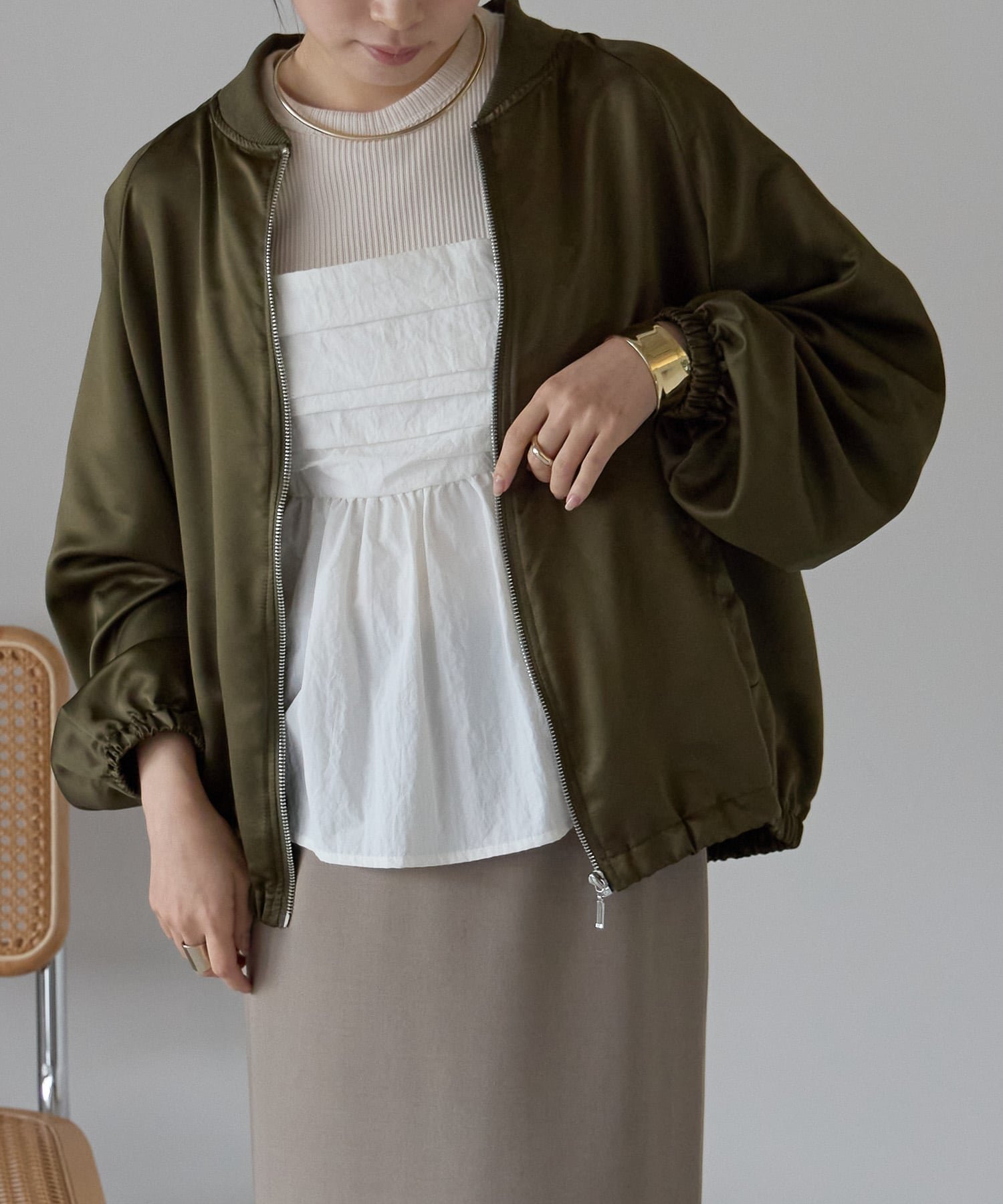 【リラクロ/relaclo】のmitis/サテンライクオーバーサイズブルゾン インテリア・キッズ・メンズ・レディースファッション・服の通販 founy(ファニー) 　ファッション　Fashion　レディースファッション　Fashion for Women　アウター　Coat / Outerwear Collection　ブルゾンジャケット・スポーティアウター　Blouson Jackets　ダウン　Down, Puffer　ブルゾン　Blouson, Bomber Jacket　プリーツ　Pleats, Pleated　エレガント 上品　Elegant　カーキ|ID: prp329100004865889 ipo3291000000036219274