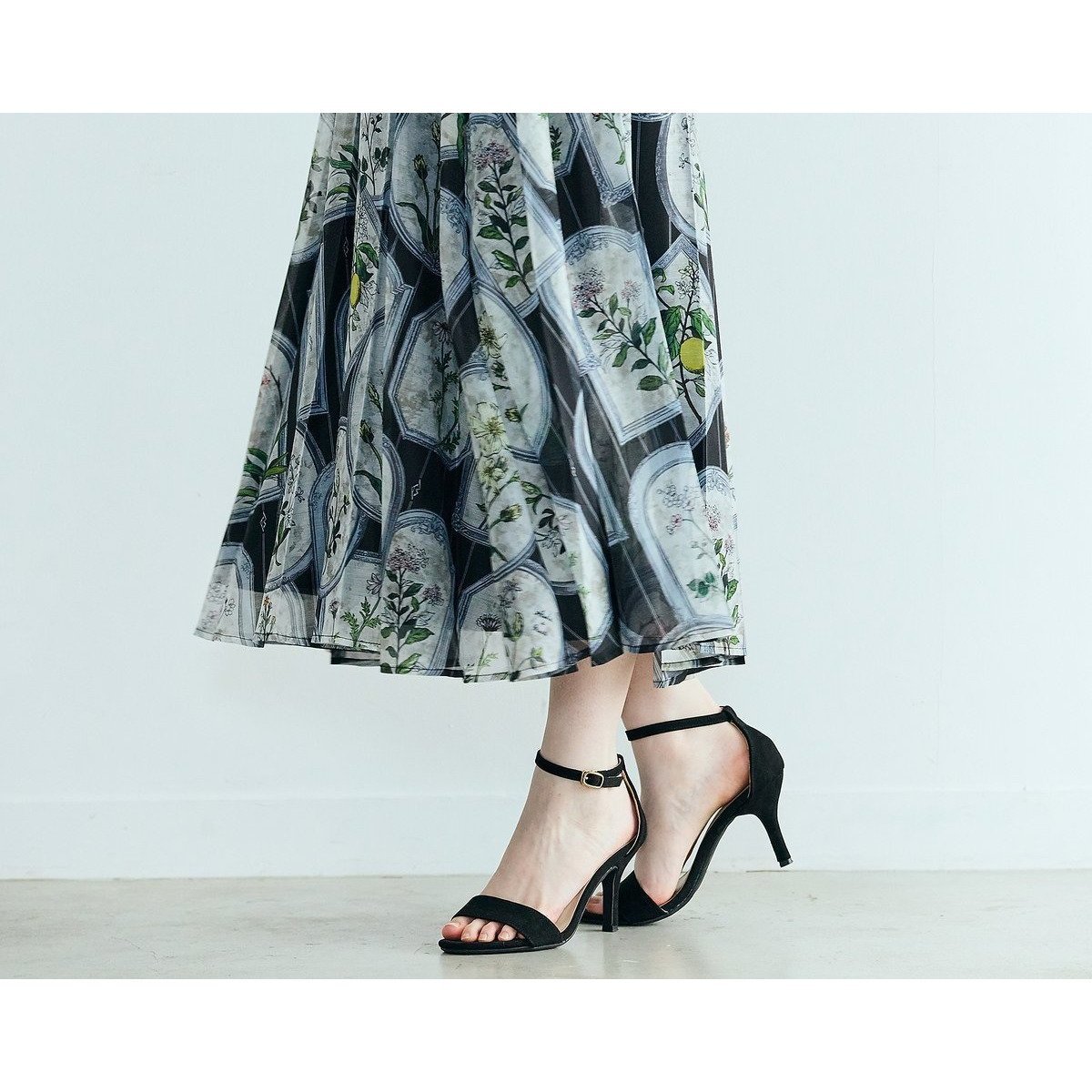 【ローズティアラ/Rose Tiara】のフラワーフレームプリントプリーツスカート 人気、トレンドファッション・服の通販 founy(ファニー) 　ファッション　Fashion　レディースファッション　Fashion for Women　スカート　Skirts　プリーツスカート / 上品フェミニンスタイル　Pleated Skirts　シアー　Sheer, See-Through　スタンダード　Standard, Basic　スマート　Smart, Elegant　フェミニン　Feminine, Girly　フラワー　Flower, Floral　プリント　Print, Printed Pattern　プリーツ　Pleats, Pleated　ポケット　Pocket, Pocket Detail　モチーフ　Motif, Design Theme　 other-1|ID: prp329100004865981 ipo3291000000036219731