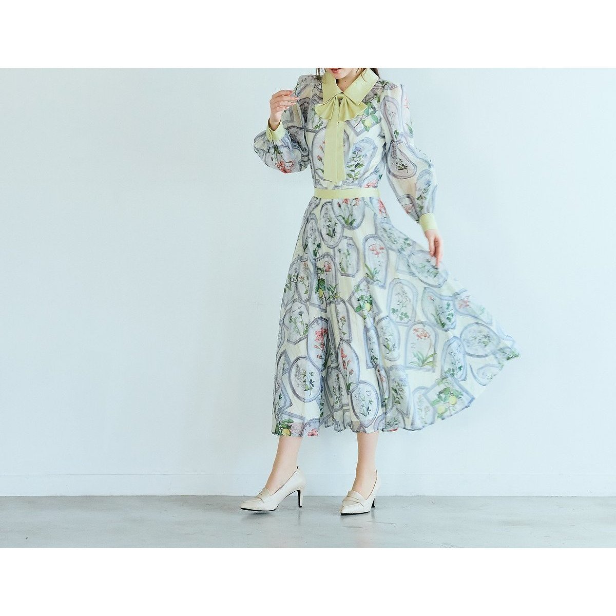 【ローズティアラ/Rose Tiara】のフラワーフレームプリントプリーツスカート インテリア・キッズ・メンズ・レディースファッション・服の通販 founy(ファニー) 　ファッション　Fashion　レディースファッション　Fashion for Women　スカート　Skirts　プリーツスカート / 上品フェミニンスタイル　Pleated Skirts　シアー　Sheer, See-Through　スタンダード　Standard, Basic　スマート　Smart, Elegant　フェミニン　Feminine, Girly　フラワー　Flower, Floral　プリント　Print, Printed Pattern　プリーツ　Pleats, Pleated　ポケット　Pocket, Pocket Detail　モチーフ　Motif, Design Theme　イエロー|ID: prp329100004865981 ipo3291000000036219733