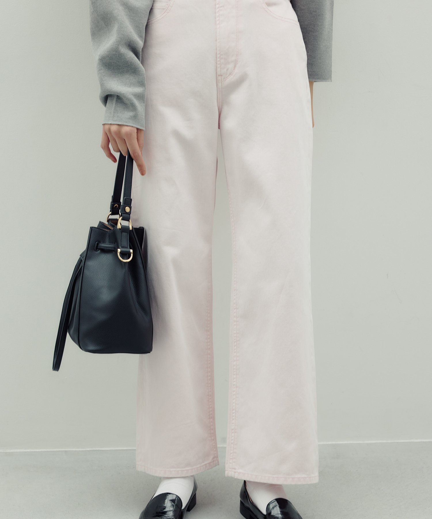 【ナチュラル ビューティー ベーシック/NATURAL BEAUTY BASIC】のワイドストレートデニムパンツ 人気、トレンドファッション・服の通販 founy(ファニー) 　ファッション　Fashion　レディースファッション　Fashion for Women　パンツ　Pants & Trousers　デニムパンツ・ジーンズ・美脚デニム　Denim Jeans & Pants　おすすめ　Recommended / Our Picks　コンパクト　Compact, Small Size　シルバー　Silver, Metallic Silver　ジャケット　Jacket, Outerwear　スタイリッシュ　Stylish, Fashionable　デニム　Denim, Jeans Material　ブリーチ　Bleach, Washed Finish　エレガント 上品　Elegant　 other-1|ID: prp329100004866028 ipo3291000000036219976