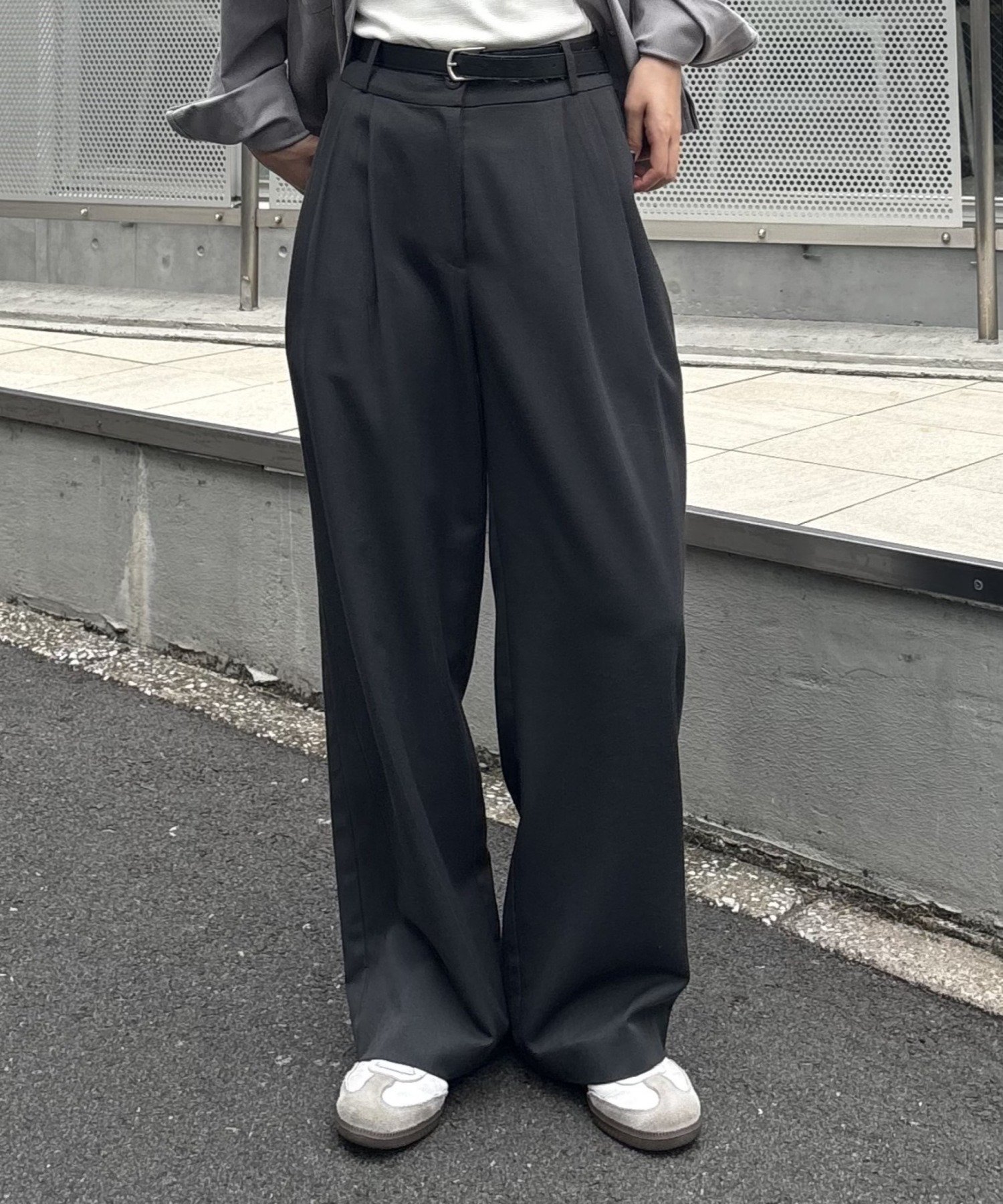 【コロニートゥーワンスリーナイン/COLONY 2139】の【PIKO企画/新色追加】2タックワイドパンツ インテリア・キッズ・メンズ・レディースファッション・服の通販 founy(ファニー) 　ファッション　Fashion　レディースファッション　Fashion for Women　パンツ　Pants & Trousers　ウェーブ　Wavy Pattern　厚底　Platform Shoes　シューズ　Shoes, Footwear　スニーカー　Sneakers, Trainers　フラット　Flat, Flat Shoes　ワイド　Wide, Wide Fit　再入荷　Restock / Back in Stock　グレー|ID: prp329100004866038 ipo3291000000036220043