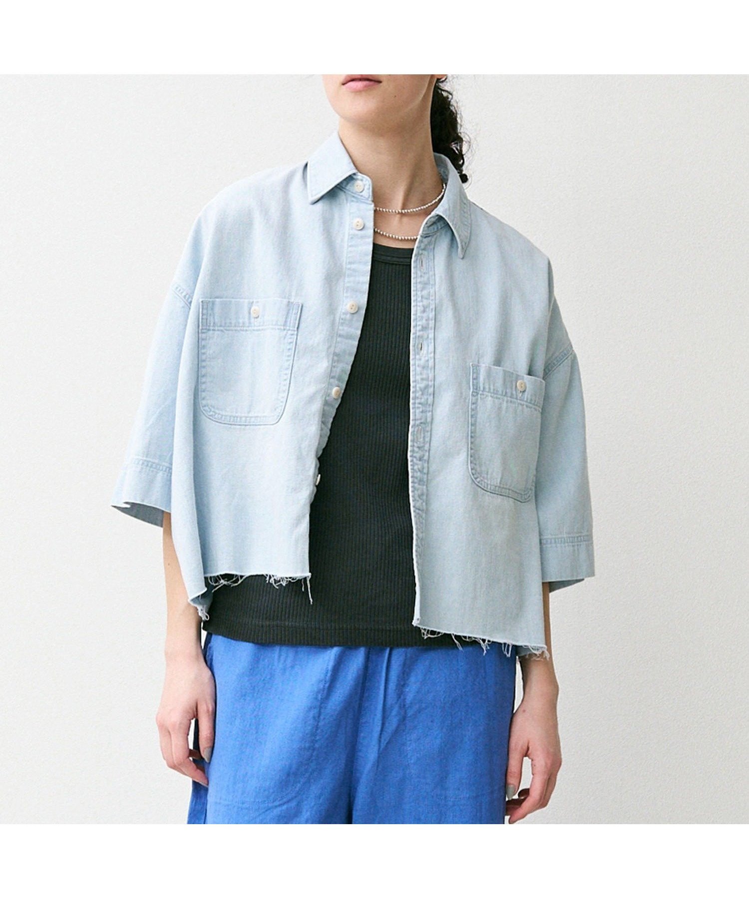 【ジョンブルプライベートラボ/Johnbull Private labo】のデニムクロップドショートスリーブシャツ インテリア・キッズ・メンズ・レディースファッション・服の通販 founy(ファニー) 　ファッション　Fashion　レディースファッション　Fashion for Women　トップス・カットソー　Cut & Sew Tops　シャツ・ブラウス・オフィスカジュアル　Elegant Blouses & Button-Ups　クロップド　Cropped, Short Length　スリーブ　Sleeve, Long Sleeve / Short Sleeve　デニム　Denim, Jeans Material　ハーフ　Half, Half-Length　ボトム　Bottoms, Lower Wear　ワーク　Workwear, Utility Style　定番　Standard, Basic Item　ライトインディゴブルー|ID: prp329100004866087 ipo3291000000036220335