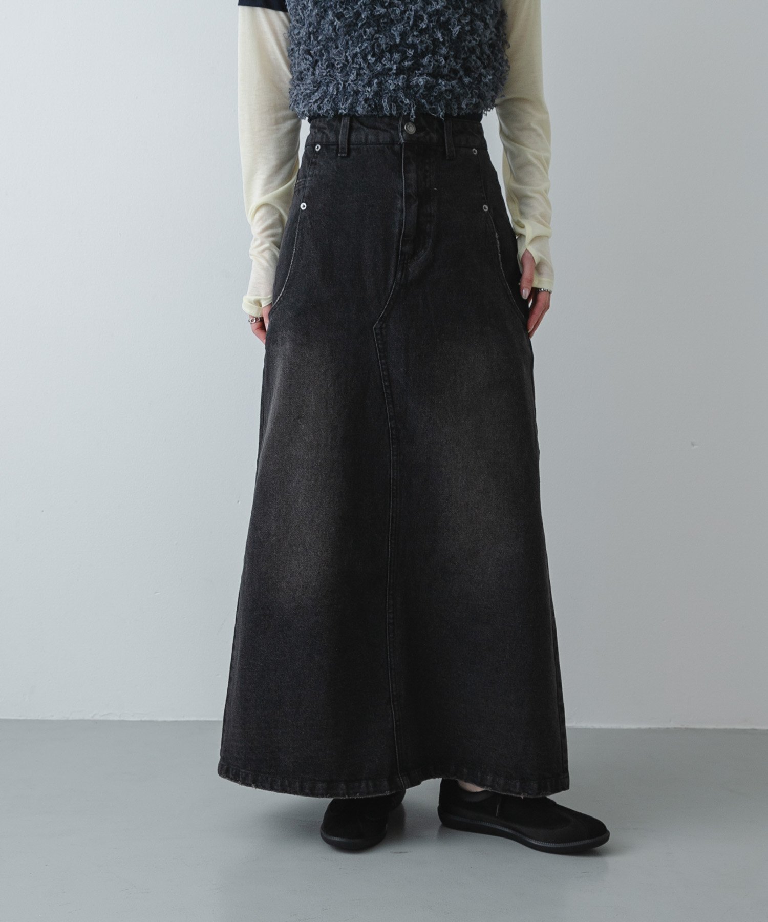 【センスオブプレイス/SENSE OF PLACE by URBAN RESEARCH】のセミフレアデニムスカート インテリア・キッズ・メンズ・レディースファッション・服の通販 founy(ファニー) 　ファッション　Fashion　レディースファッション　Fashion for Women　スカート　Skirts　デニムスカート・カジュアルスカート　Denim Skirts　カッティング　Cutting Detail　スマート　Smart, Elegant　デニム　Denim, Jeans Material　ロング　Long, Long-Length　S/S・春夏　SS, Spring/Summer, Warm Season　夏　Summer　2026年　2026　ブラック|ID: prp329100004866093 ipo3291000000036220361