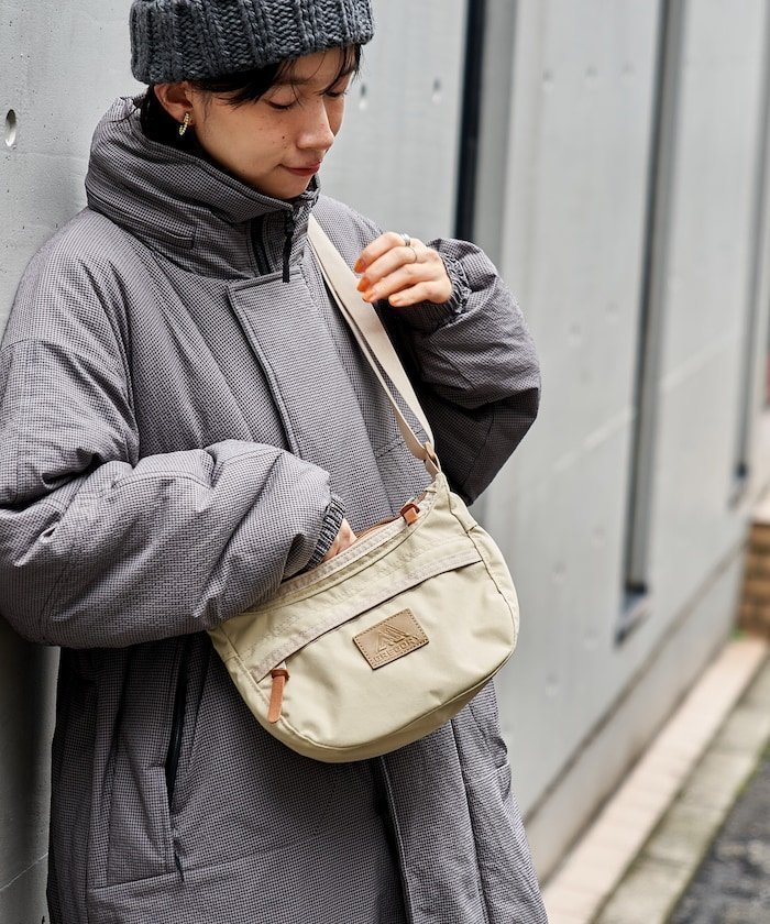 【フリークスストア/FREAK'S STORE】のGREGORY 別注 TEENY SATCHEL LEATHER PATCH/ティーニーサッチェル レザーパッチ/ショルダーバッグ レジャー 旅行 インテリア・キッズ・メンズ・レディースファッション・服の通販 founy(ファニー) ファッション Fashion メンズファッション Fashion for Men バッグ Bags 2026年 2026 スペシャル Special, Limited Edition パッチ Patch, Appliqué 別注 Limited Edition, Custom Order 夏 Summer 旅行 Travel S/S・春夏 SS, Spring/Summer, Warm Season ベージュ|ID: prp329100004866613 ipo3291000000036247383